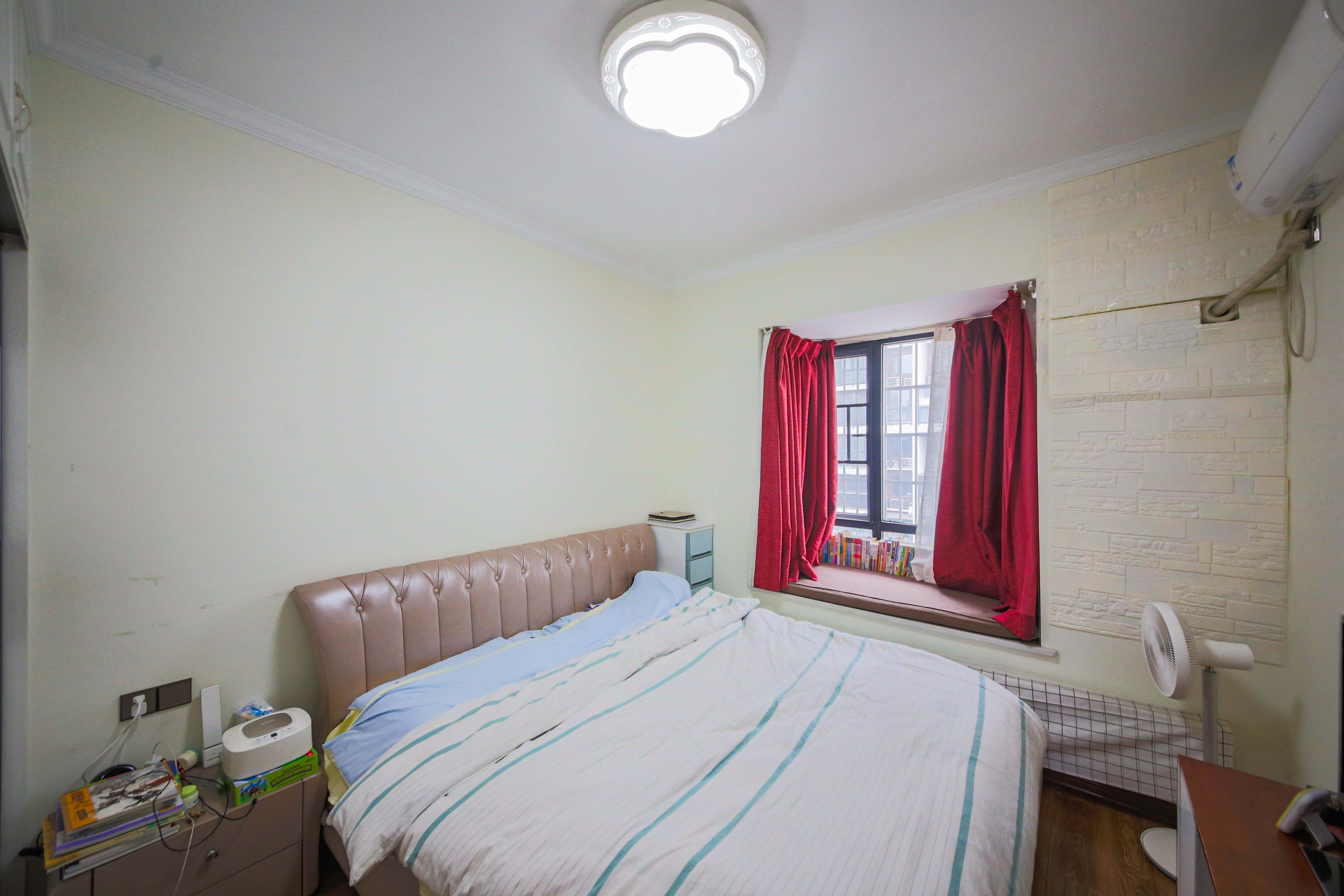 鑫远湘府华城  4室2厅2卫    135.0万 鑫远湘府华城  4室2厅2卫    135.0万卧室