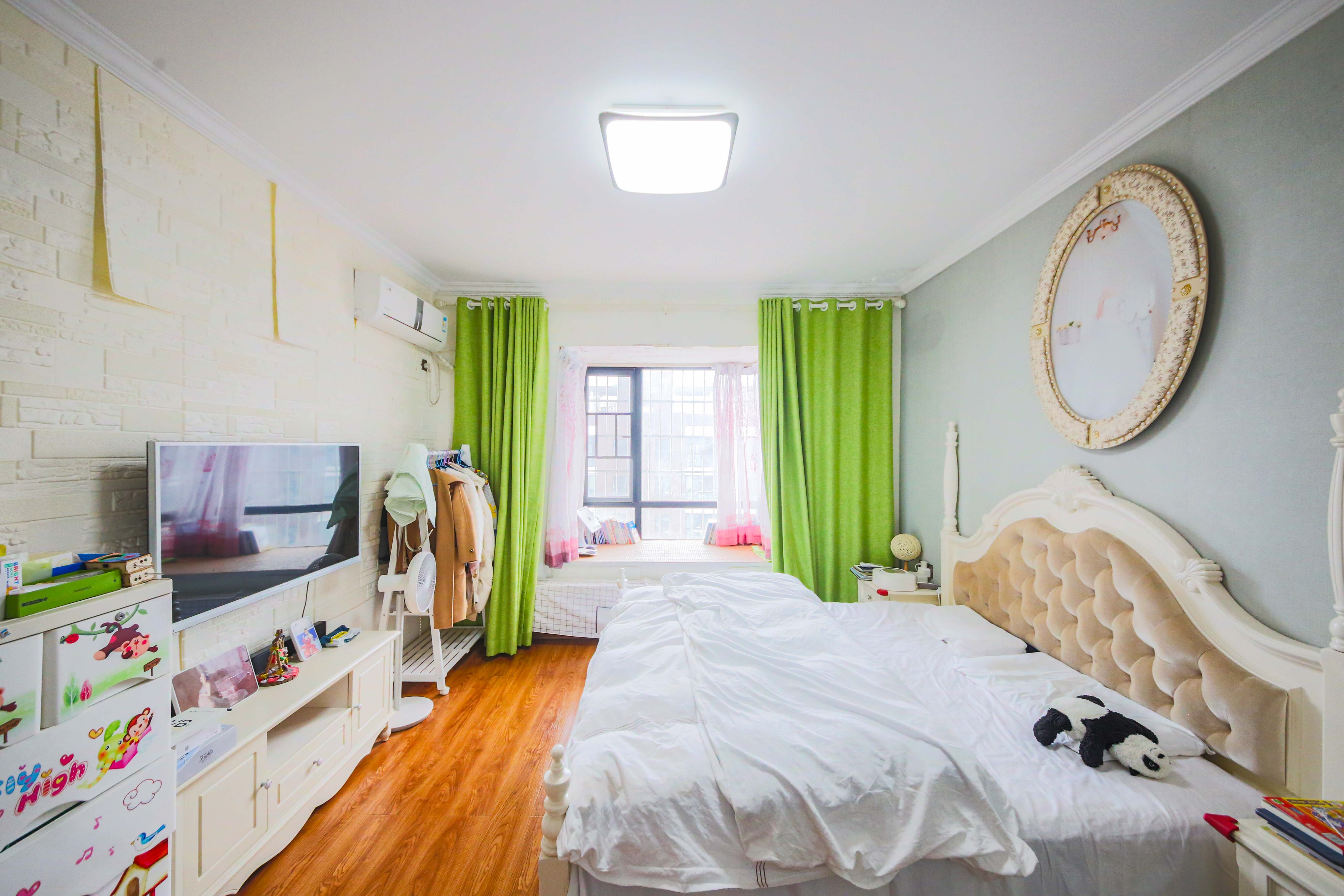 鑫远湘府华城  4室2厅2卫    135.0万 鑫远湘府华城  4室2厅2卫    135.0万卧室