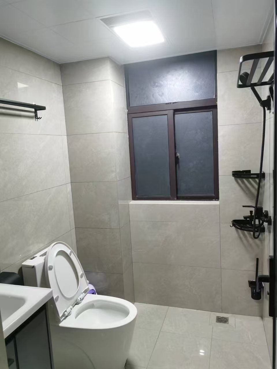 长郡旁牛津街(瑞凯滨江雅苑) 3室2厅2卫 2000.0元/月 长郡旁牛津街(瑞凯滨江雅苑) 3室2厅2卫 2000.0元/月室内图