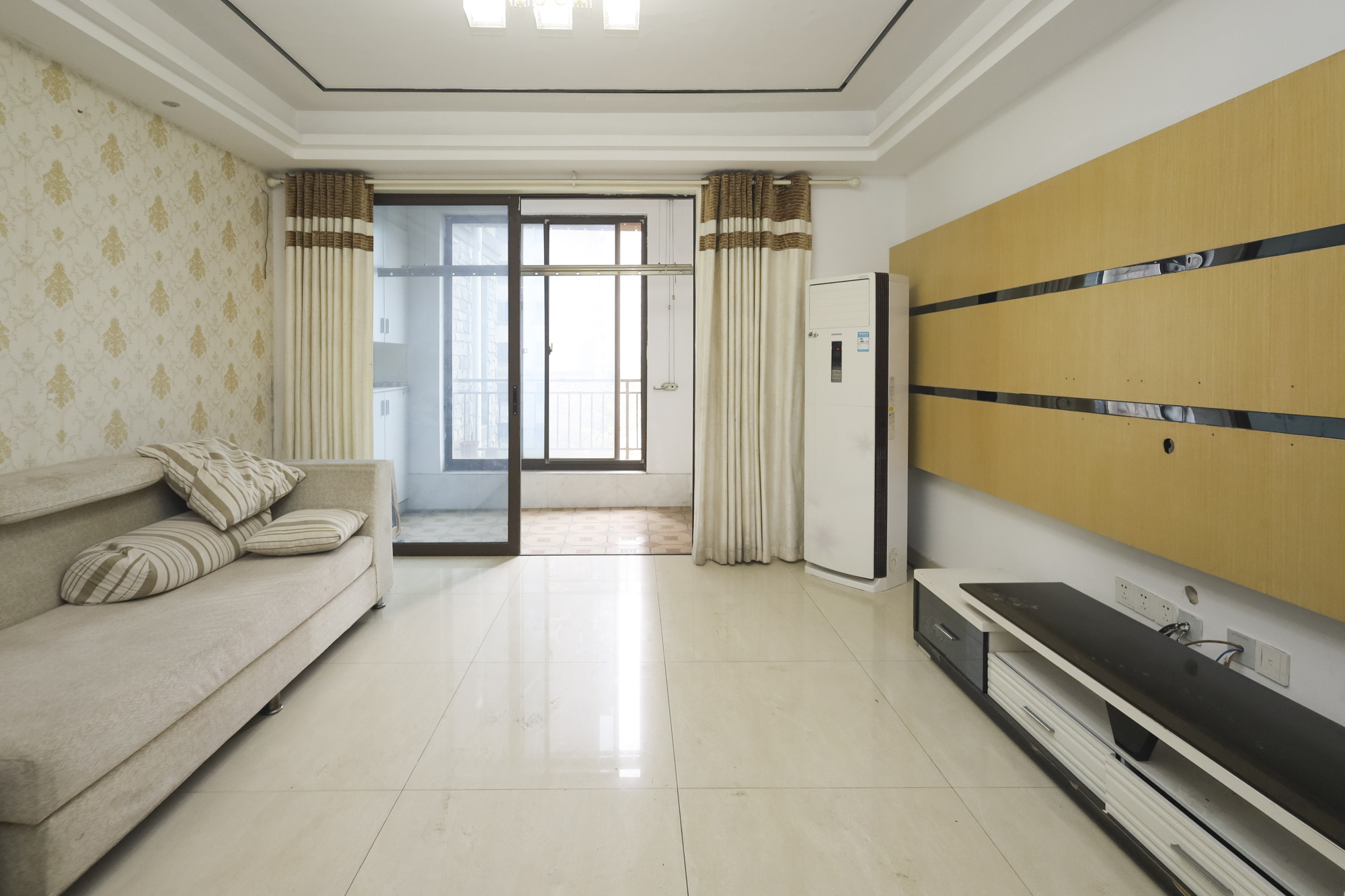 水映加州 3室2厅2卫 158.0万 水映加州 3室2厅2卫 158.0万客厅