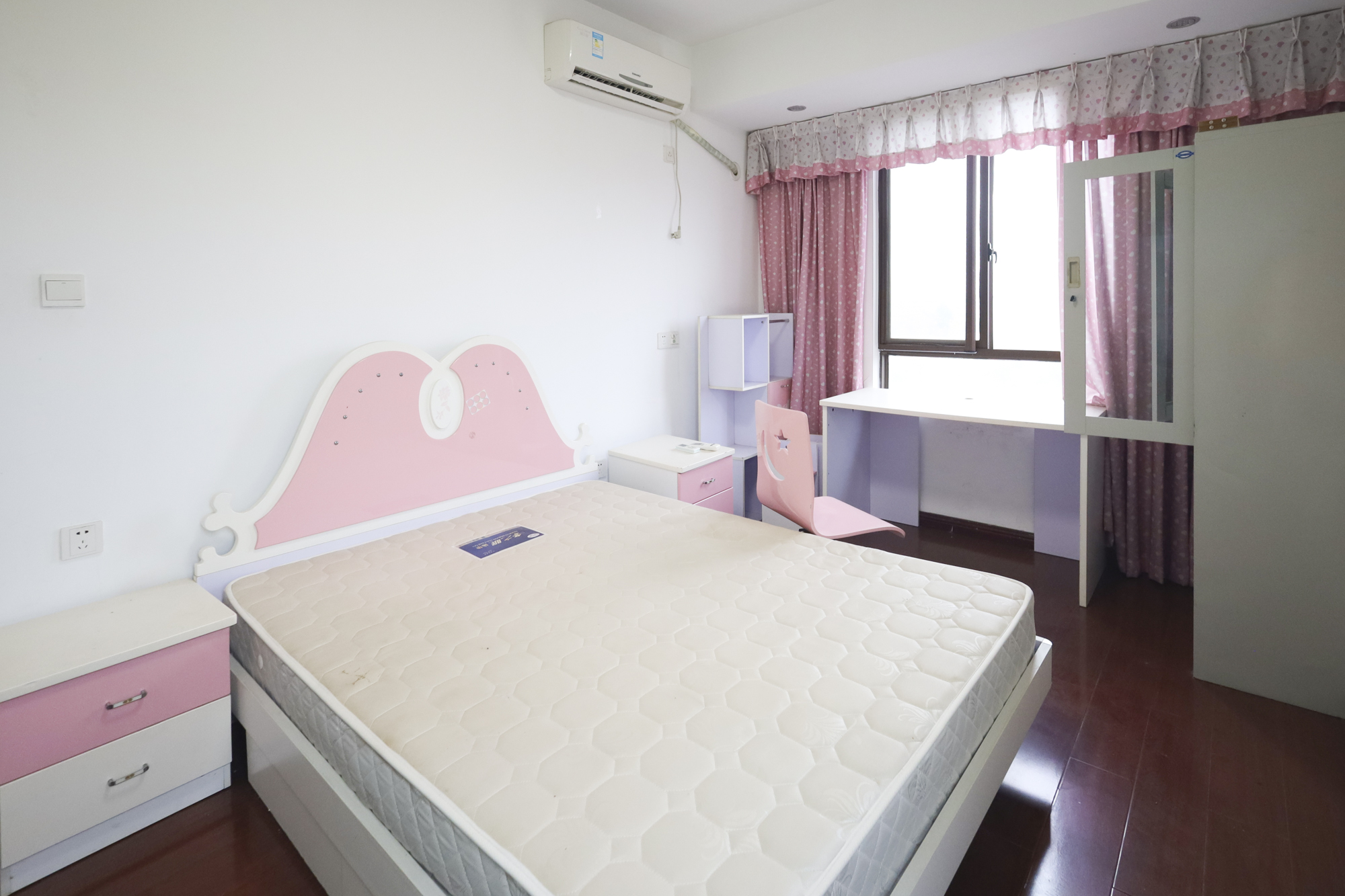 水映加州 3室2厅2卫 158.0万 水映加州 3室2厅2卫 158.0万卧室