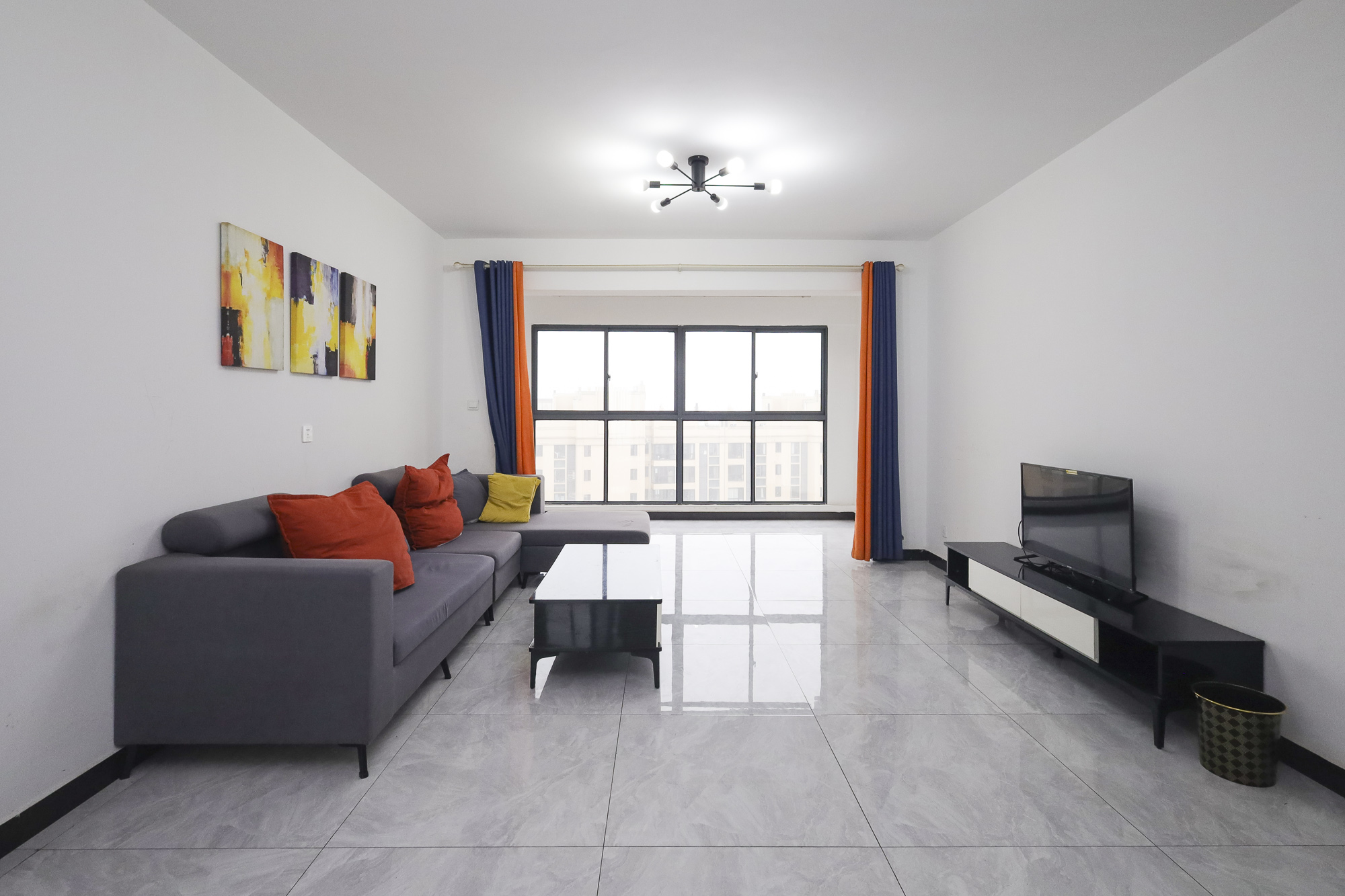 福晟钱隆国际(晟冉景苑) 4室2厅2卫 99.8万 福晟钱隆国际(晟冉景苑) 4室2厅2卫 99.8万客厅