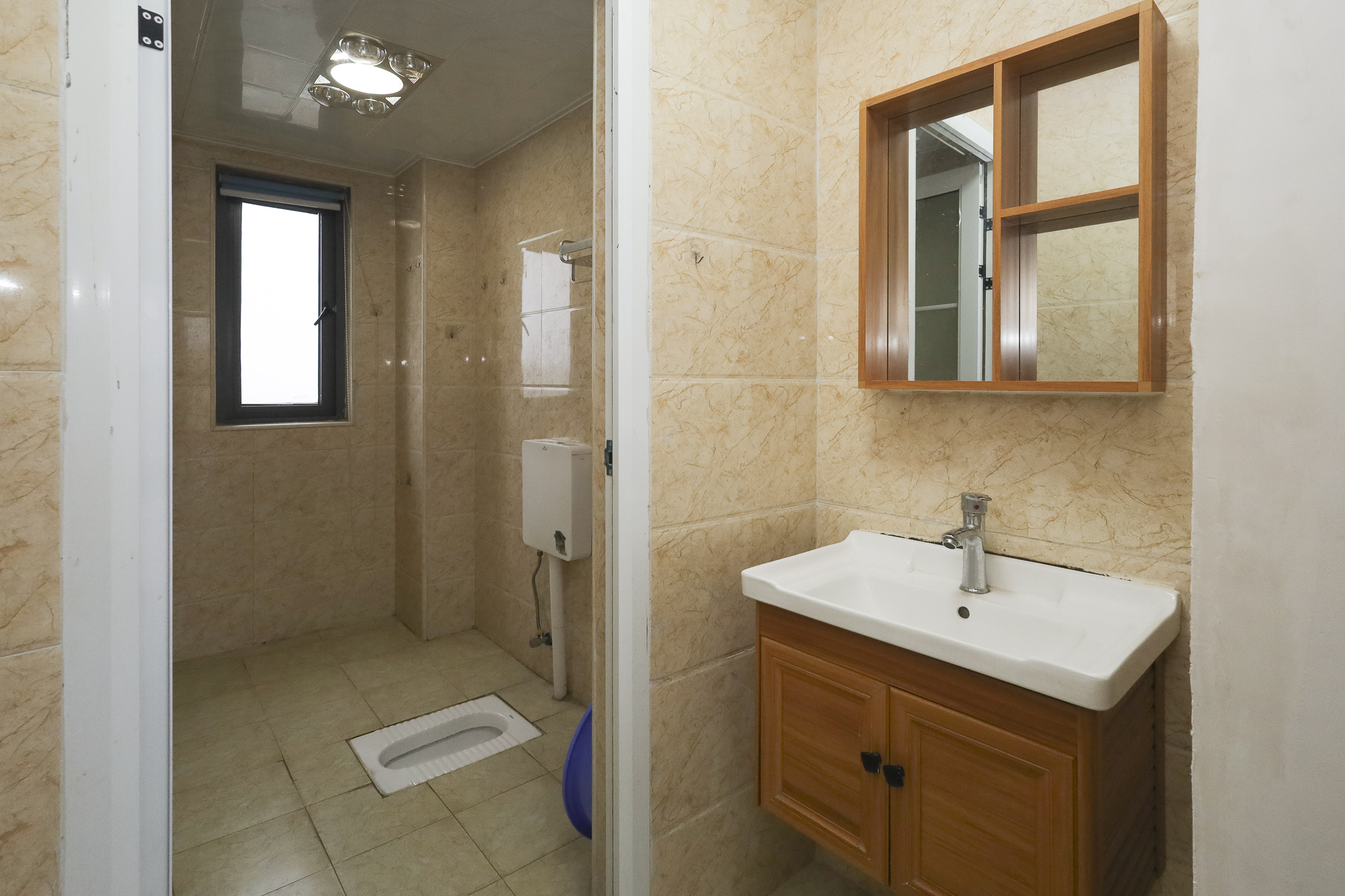 福晟钱隆国际(晟冉景苑) 4室2厅2卫 99.8万 福晟钱隆国际(晟冉景苑) 4室2厅2卫 99.8万卫生间