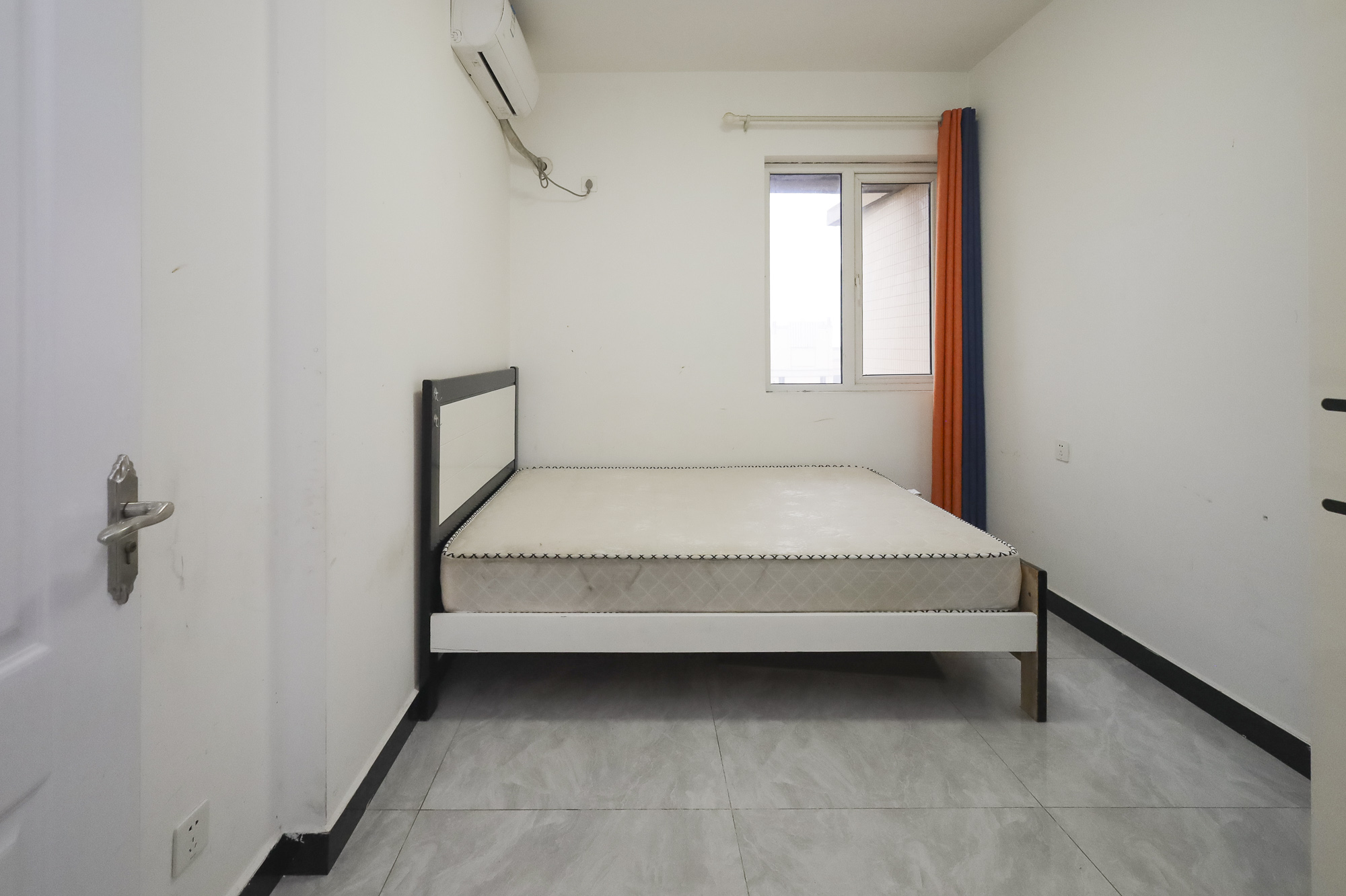 福晟钱隆国际(晟冉景苑) 4室2厅2卫 99.8万 福晟钱隆国际(晟冉景苑) 4室2厅2卫 99.8万卧室