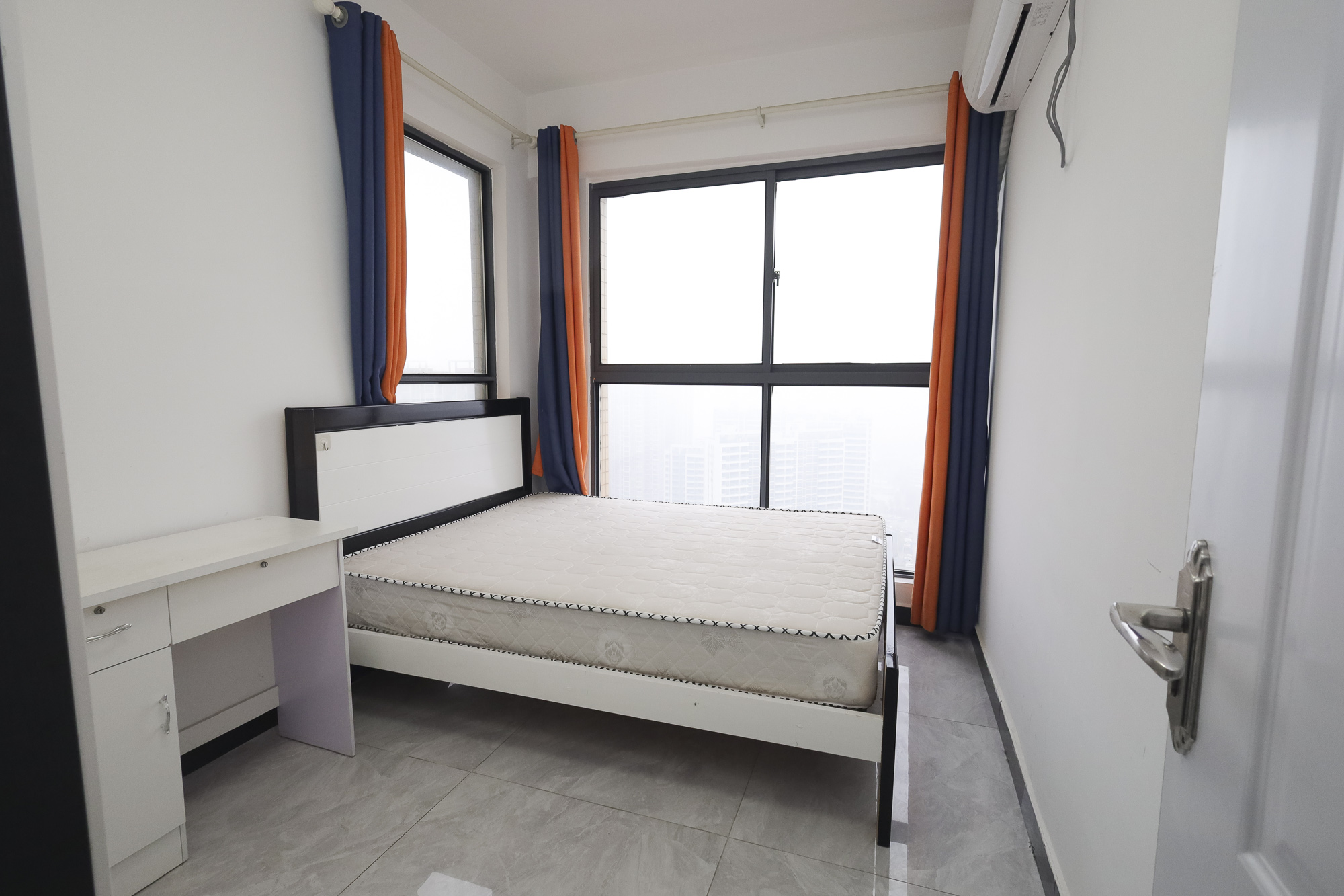 福晟钱隆国际(晟冉景苑) 4室2厅2卫 99.8万 福晟钱隆国际(晟冉景苑) 4室2厅2卫 99.8万卧室