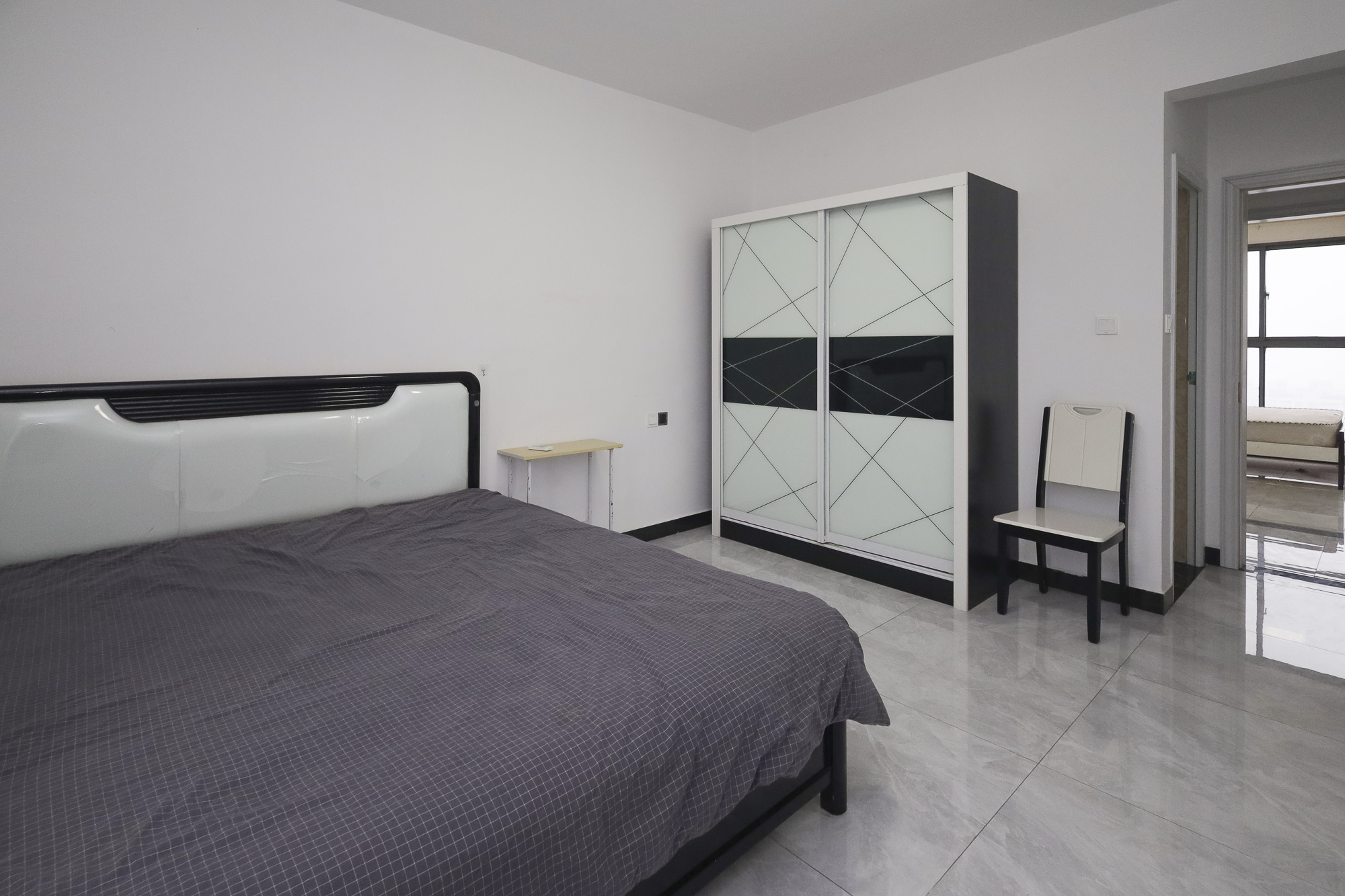 福晟钱隆国际(晟冉景苑) 4室2厅2卫 99.8万 福晟钱隆国际(晟冉景苑) 4室2厅2卫 99.8万卧室