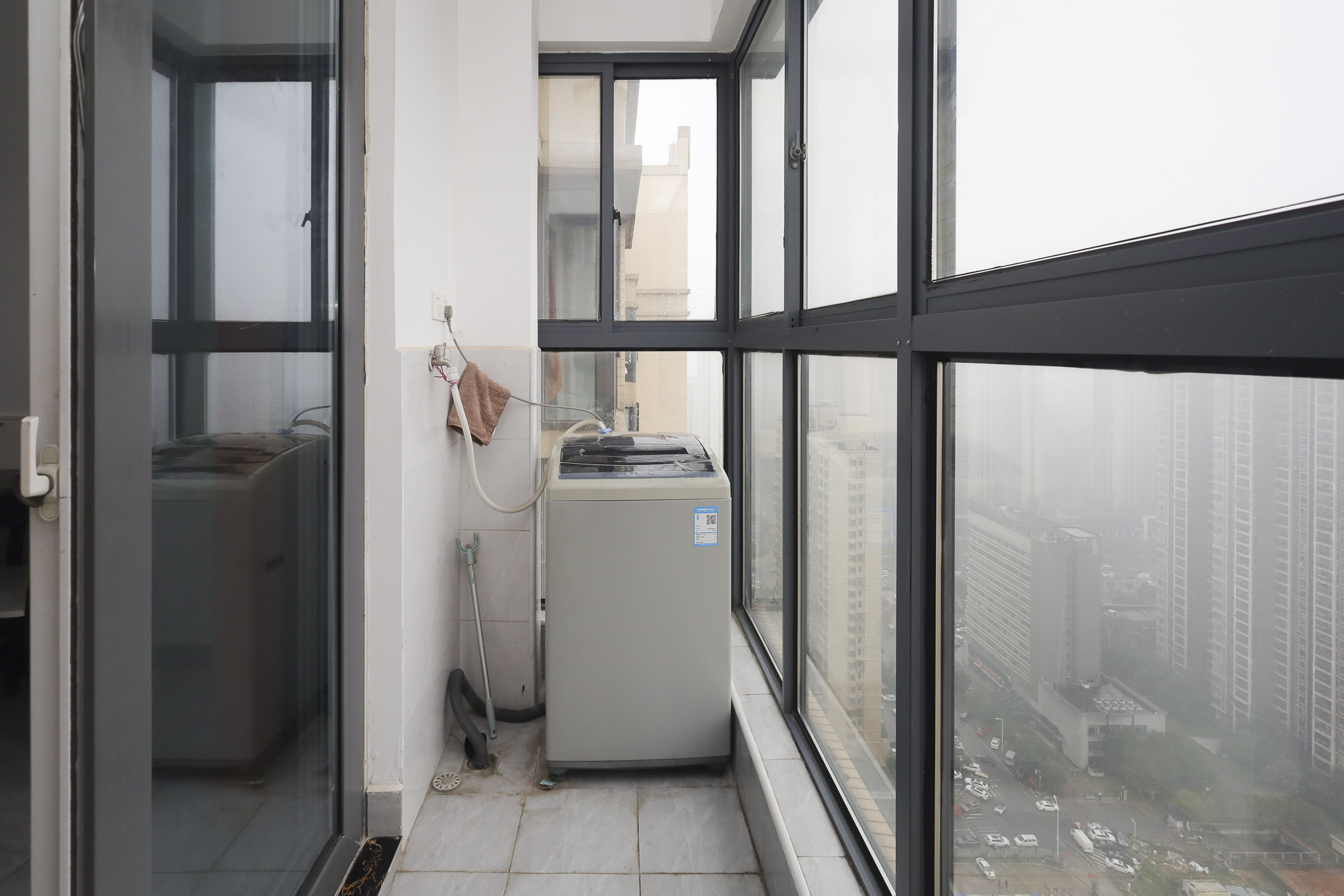 福晟钱隆国际(晟冉景苑) 4室2厅2卫 99.8万 福晟钱隆国际(晟冉景苑) 4室2厅2卫 99.8万阳台