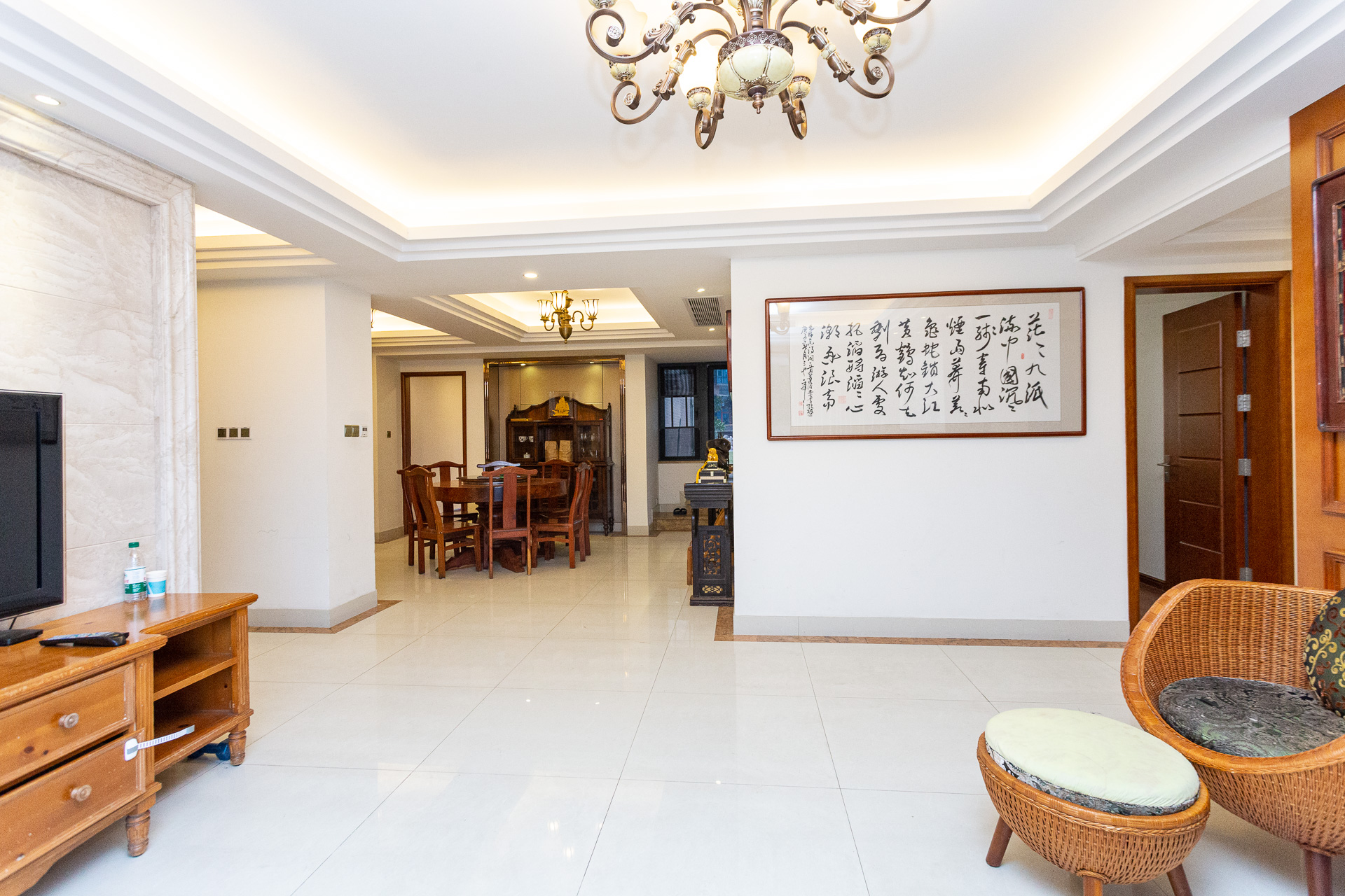 玛丽的花园（金色阳光家园）  5室2厅2卫   230.00万客厅