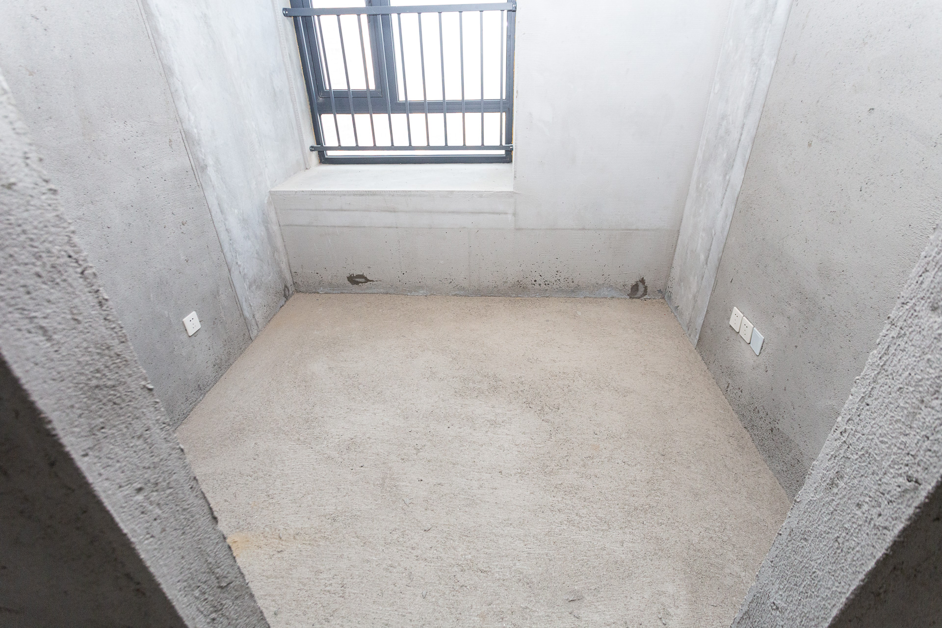 港湘铂玥(天园地芳国际珠宝城) 4室2厅2卫 69.6万 港湘铂玥(天园地芳国际珠宝城) 4室2厅2卫 69.6万卧室