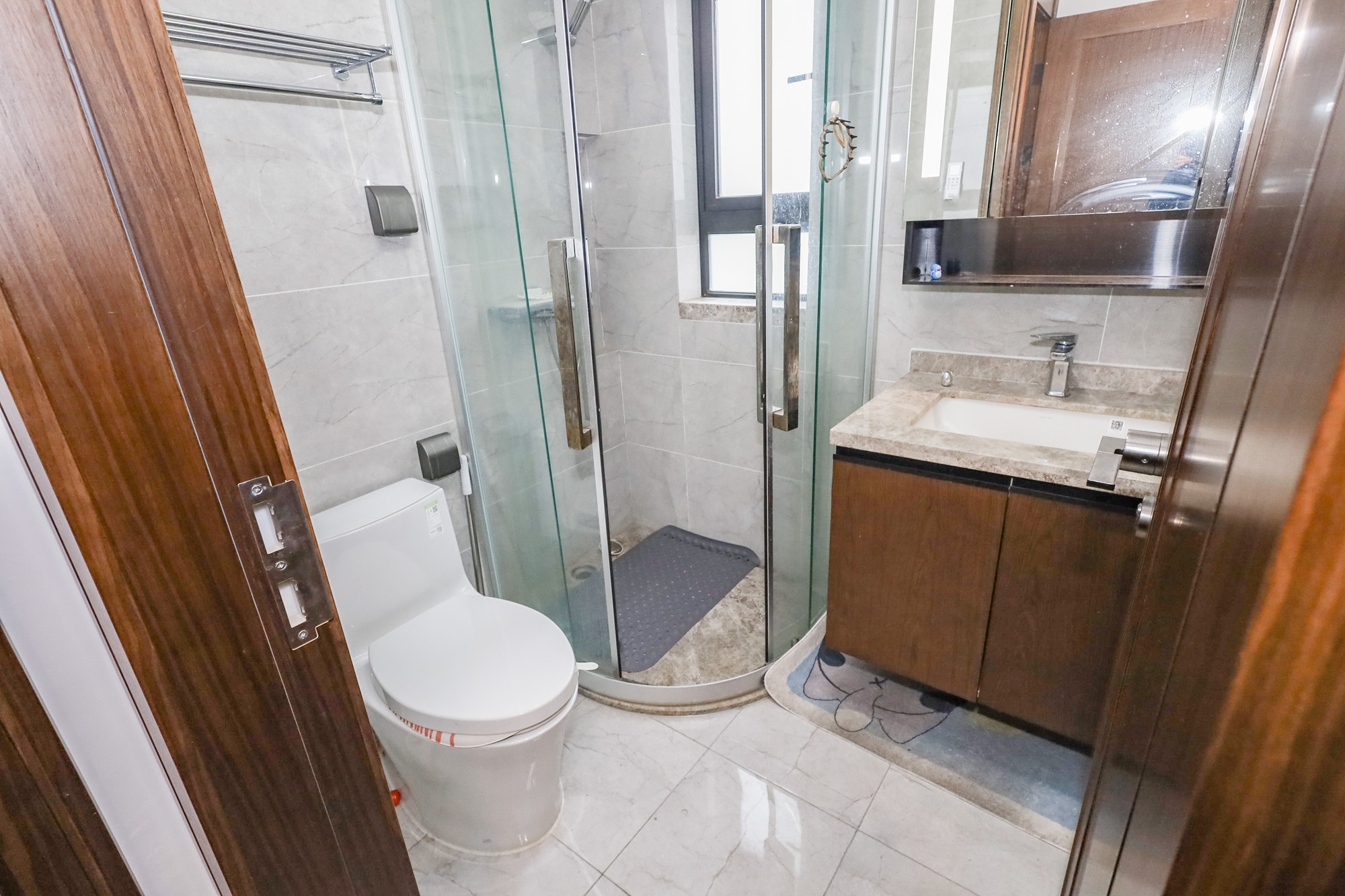 万科里金域滨江  3室2厅2卫    198.0万卫生间