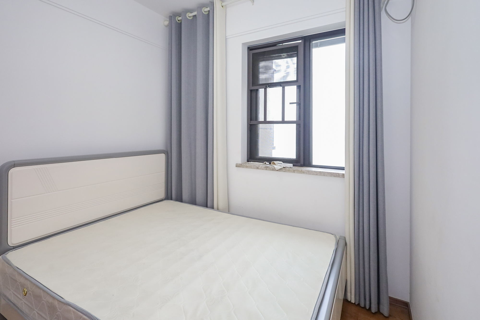 万科里金域滨江  3室2厅2卫    198.0万卧室