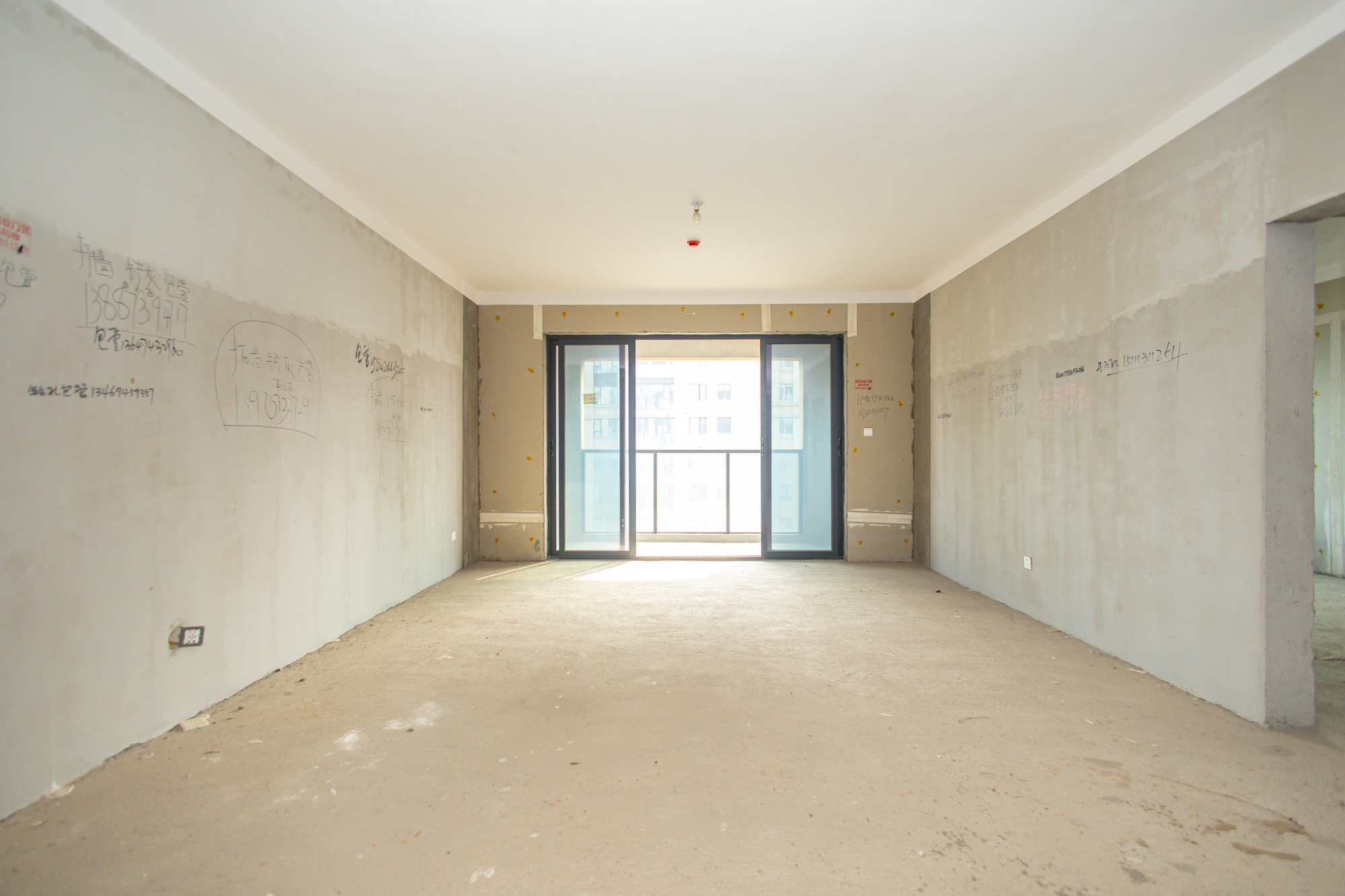 长房星昇公馆 4室2厅2卫 180.0万 长房星昇公馆 4室2厅2卫 180.0万客厅