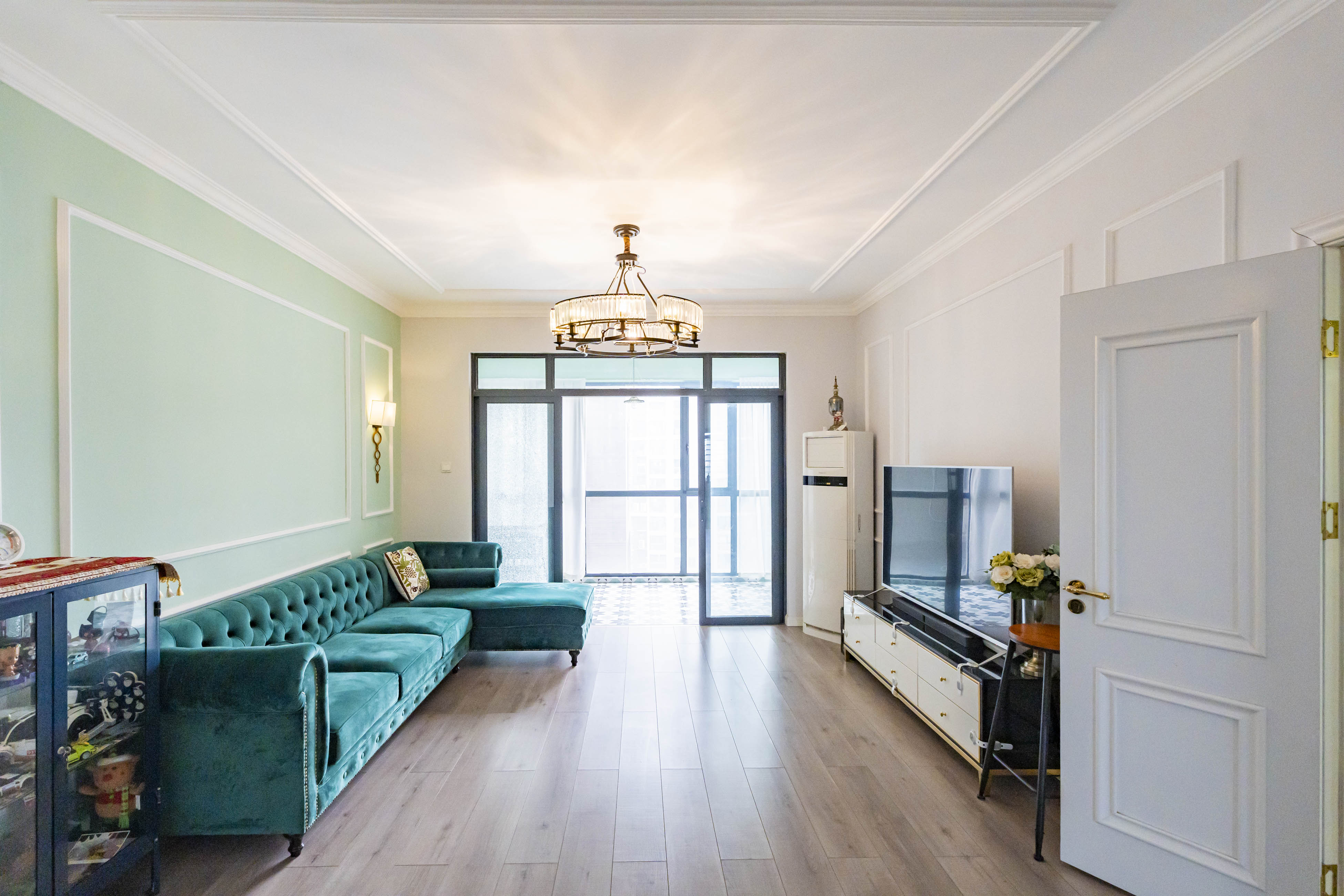 藏珑湖上国际花园 4室2厅2卫 162.0万 藏珑湖上国际花园 4室2厅2卫 162.0万客厅