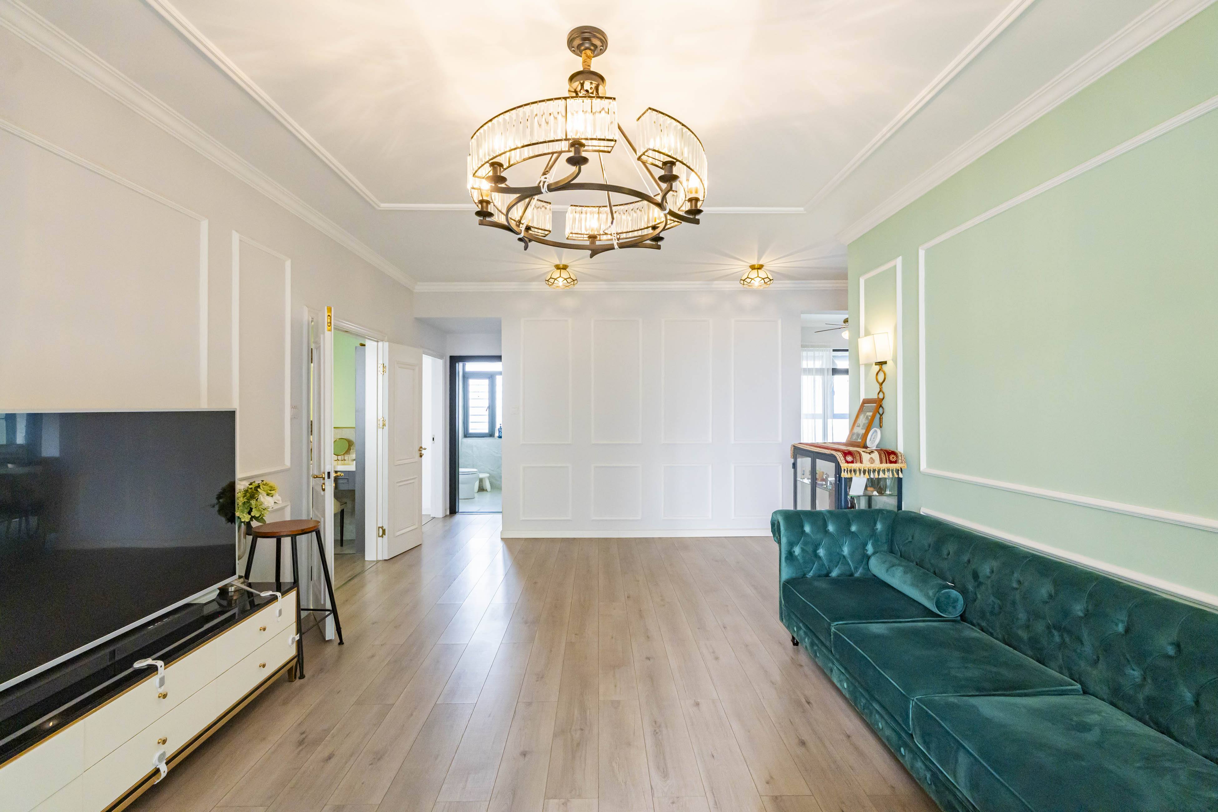 藏珑湖上国际花园 4室2厅2卫 162.0万 藏珑湖上国际花园 4室2厅2卫 162.0万客厅