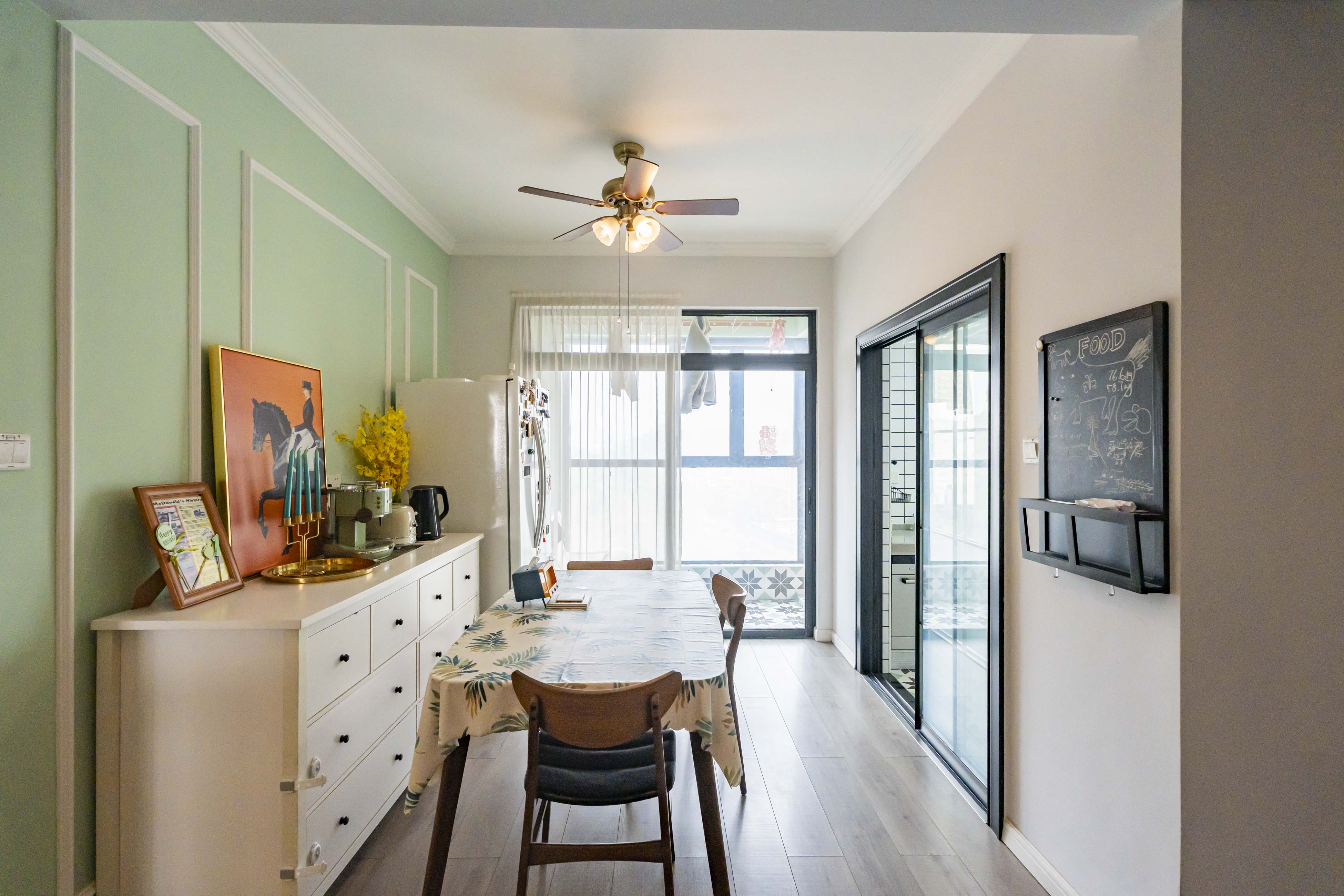 藏珑湖上国际花园 4室2厅2卫 162.0万 藏珑湖上国际花园 4室2厅2卫 162.0万客厅