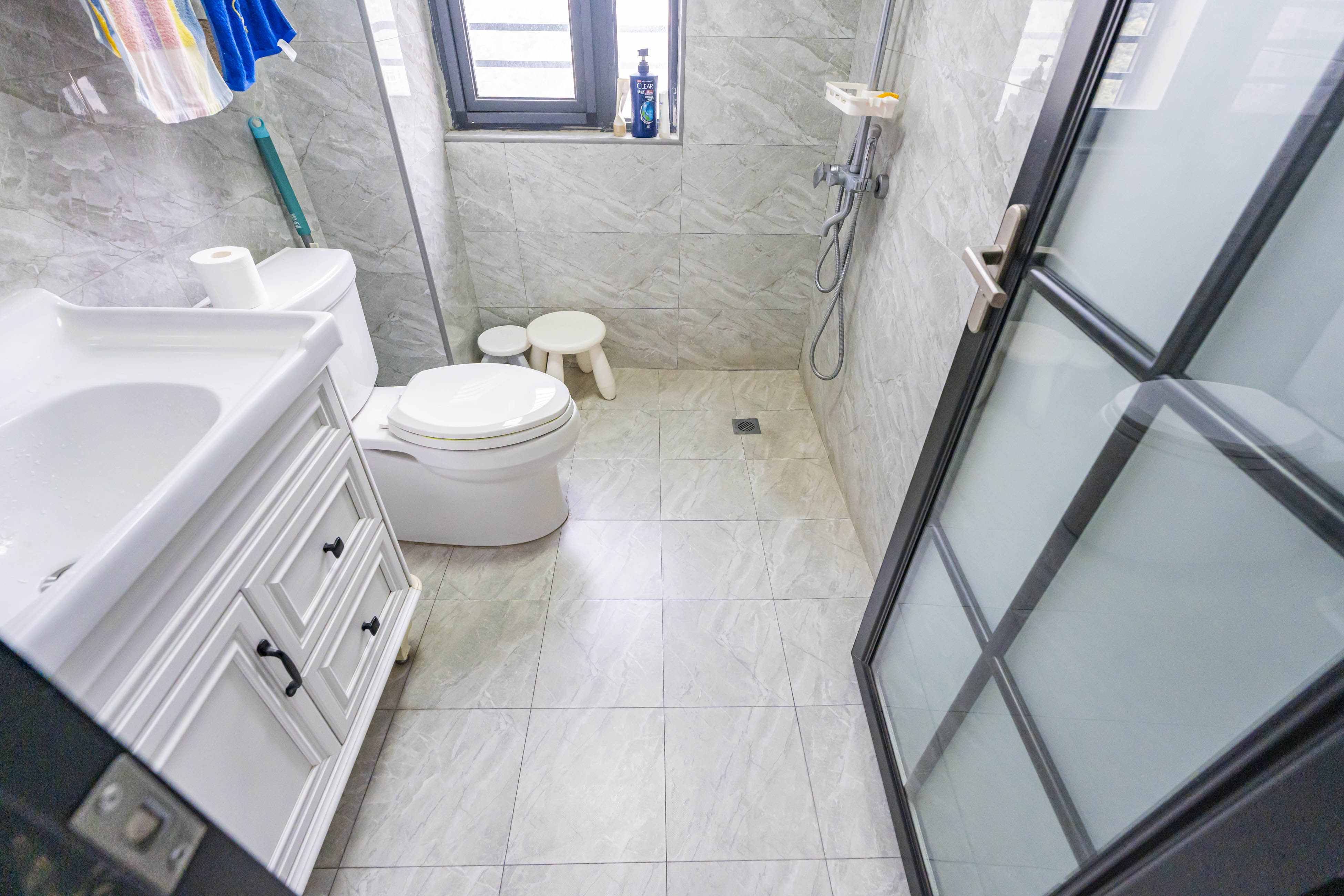 藏珑湖上国际花园 4室2厅2卫 162.0万 藏珑湖上国际花园 4室2厅2卫 162.0万卫生间