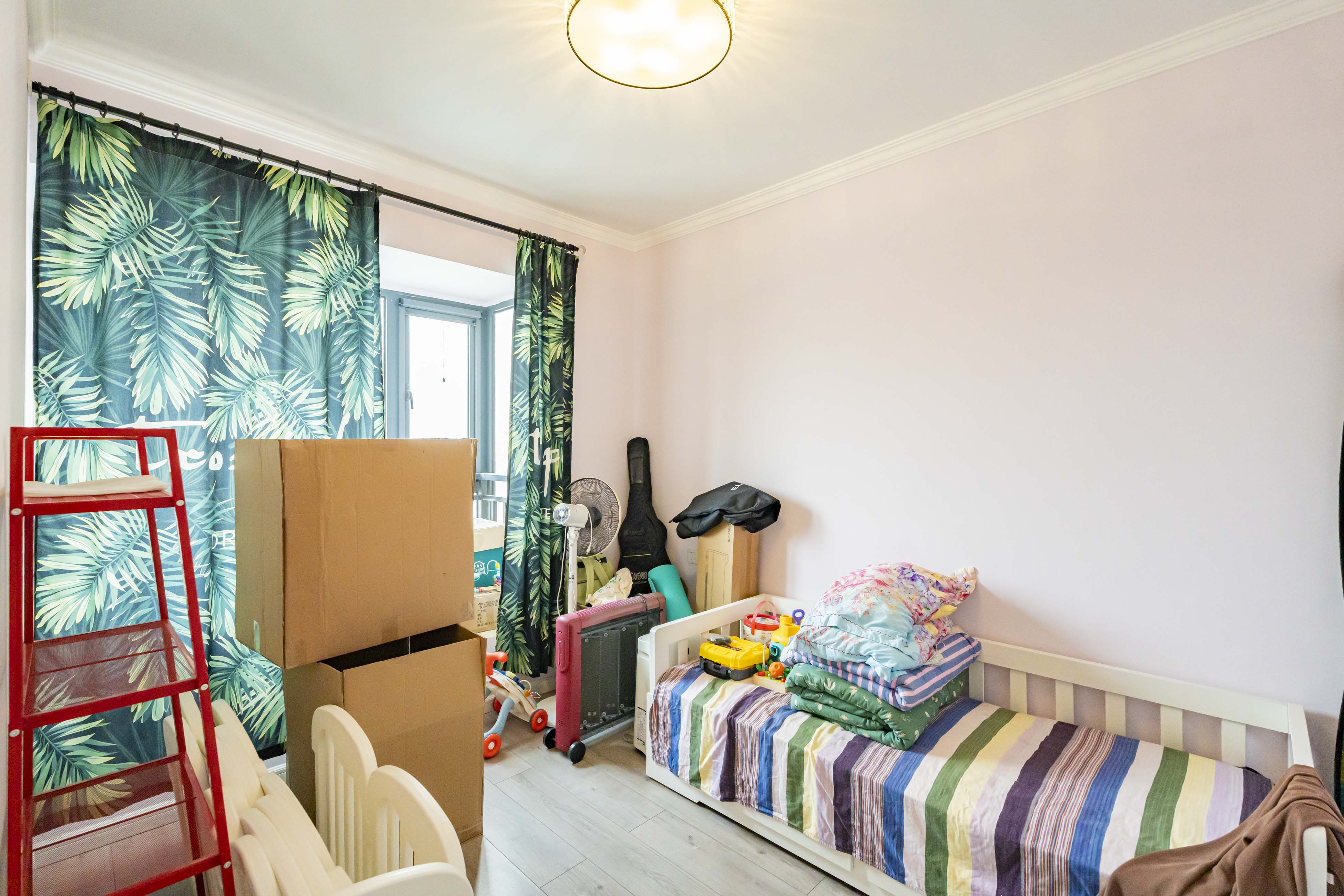 藏珑湖上国际花园 4室2厅2卫 162.0万 藏珑湖上国际花园 4室2厅2卫 162.0万卧室