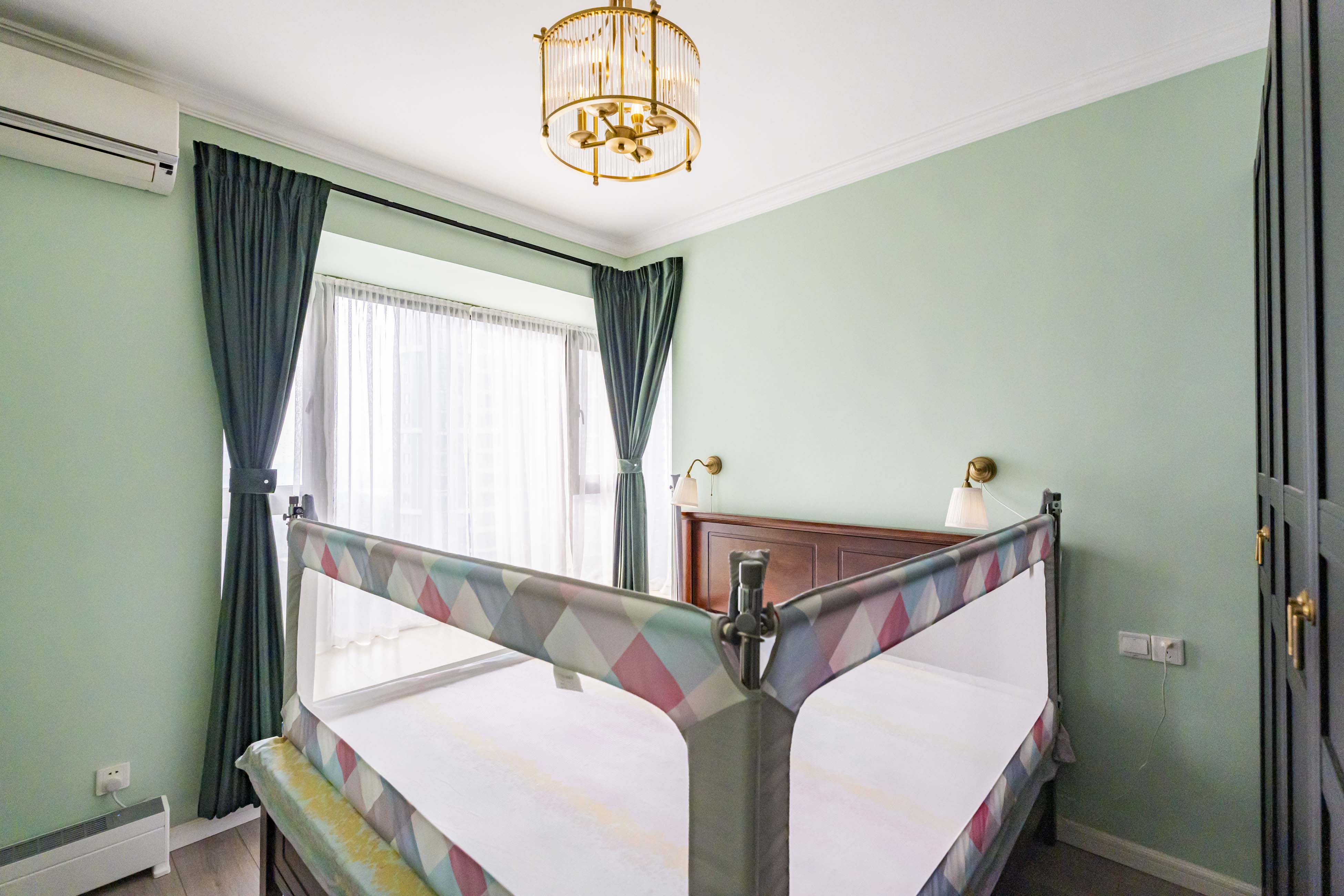 藏珑湖上国际花园 4室2厅2卫 162.0万 藏珑湖上国际花园 4室2厅2卫 162.0万卧室