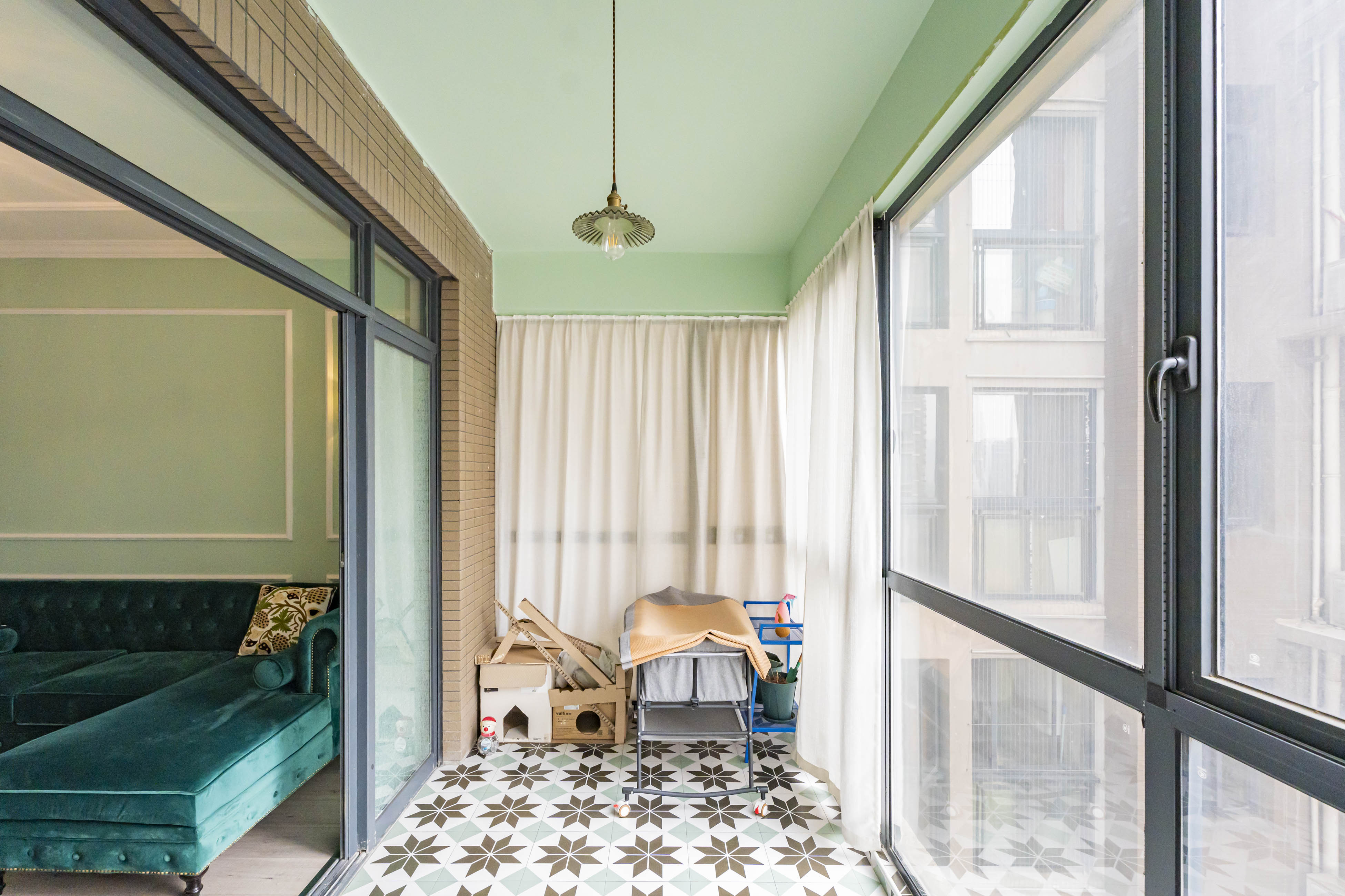 藏珑湖上国际花园 4室2厅2卫 162.0万 藏珑湖上国际花园 4室2厅2卫 162.0万阳台