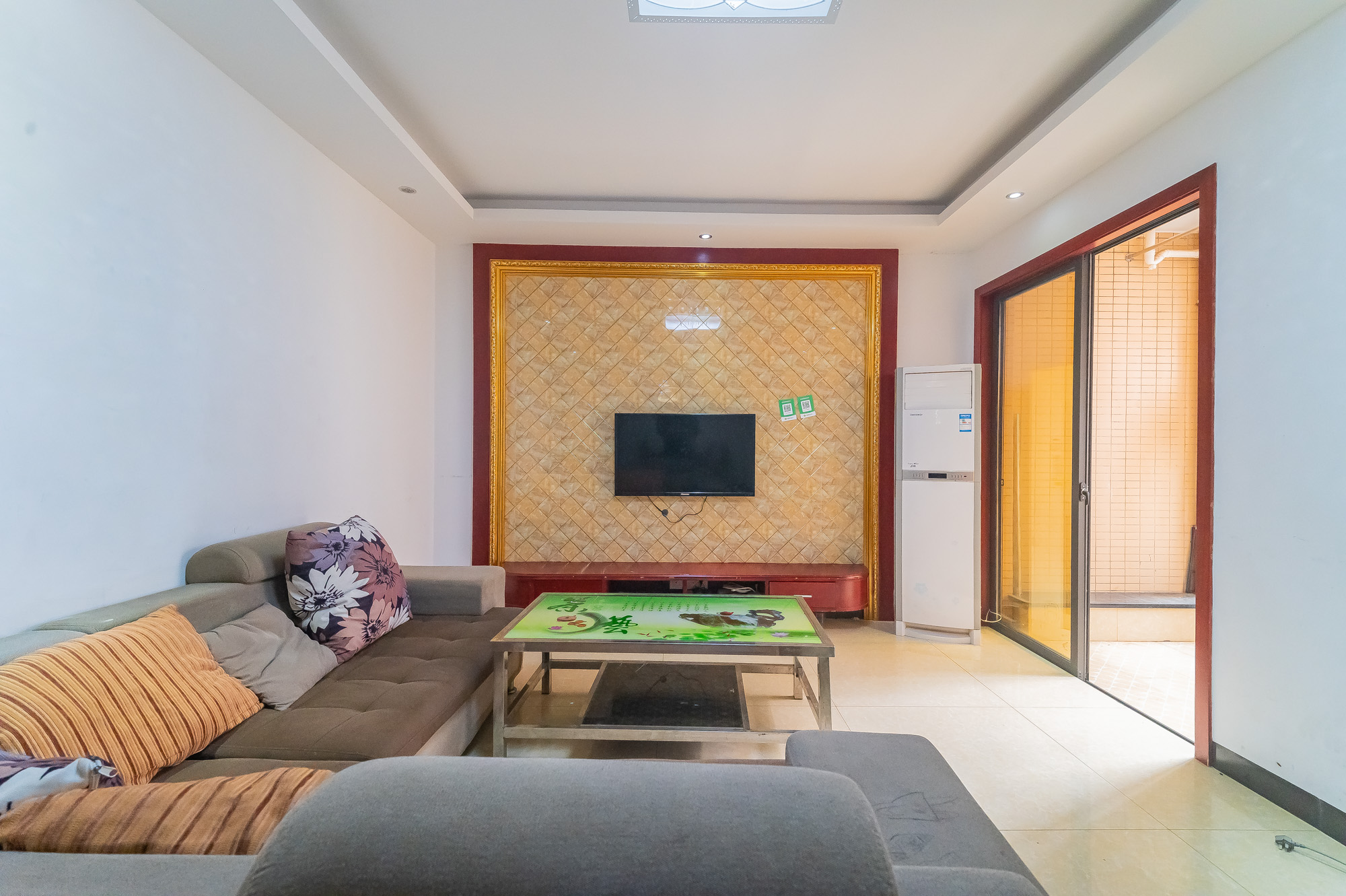 深业睿城 3室2厅1卫 56.8万 深业睿城 3室2厅1卫 56.8万客厅