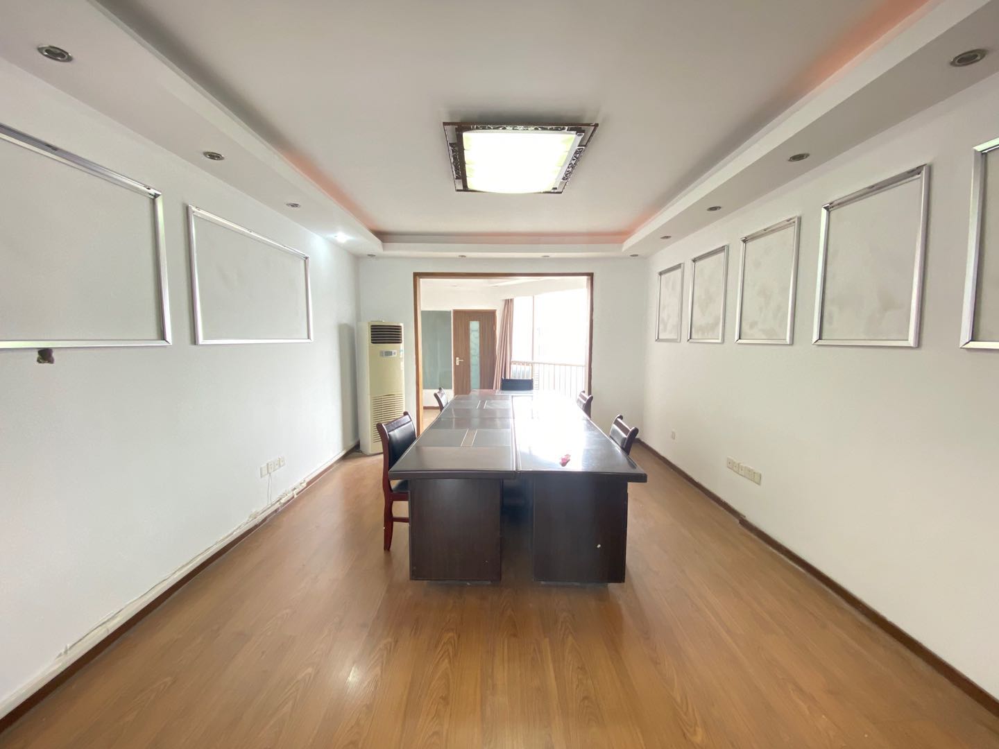 蔚蓝天空 4室2厅2卫 4000.0元/月 蔚蓝天空 4室2厅2卫 4000.0元/月室内图