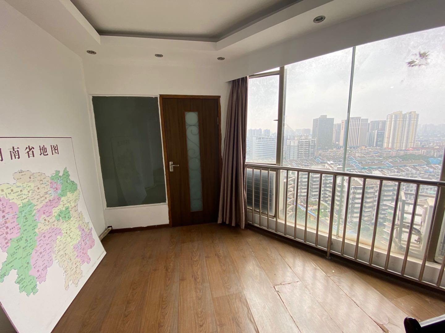 蔚蓝天空 4室2厅2卫 4000.0元/月 蔚蓝天空 4室2厅2卫 4000.0元/月室内图