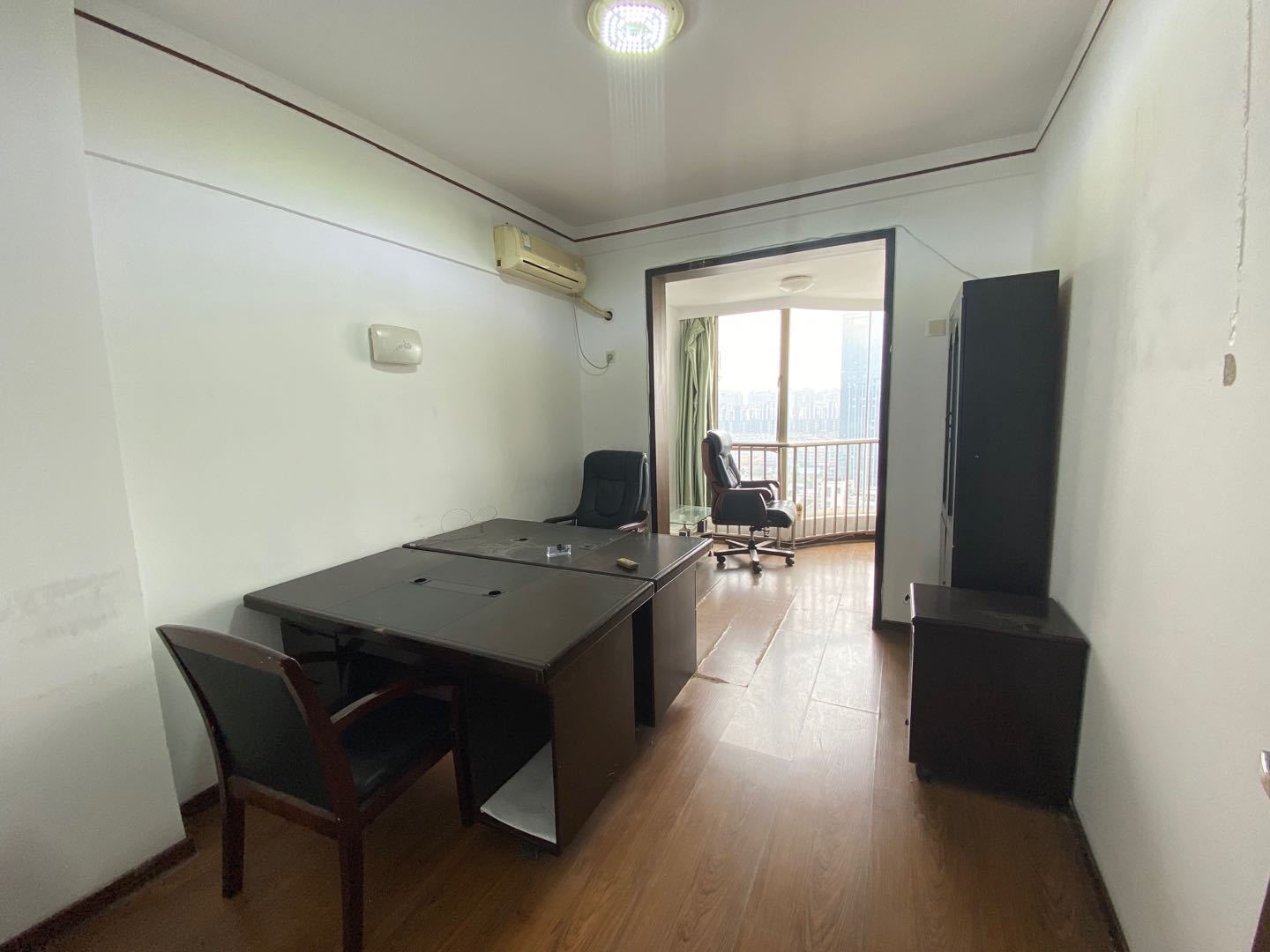 蔚蓝天空 4室2厅2卫 4000.0元/月 蔚蓝天空 4室2厅2卫 4000.0元/月室内图