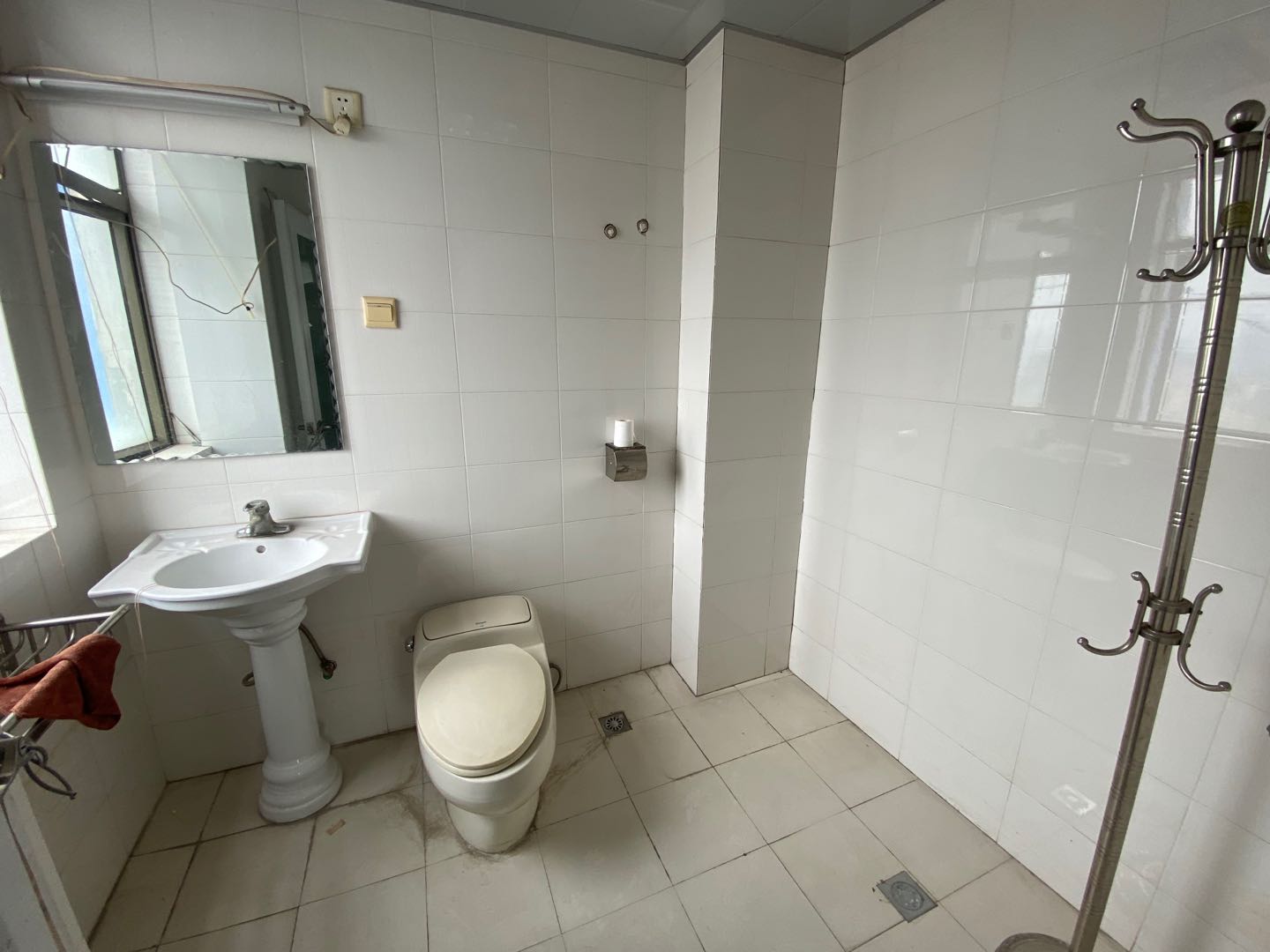 蔚蓝天空 4室2厅2卫 4000.0元/月 蔚蓝天空 4室2厅2卫 4000.0元/月室内图