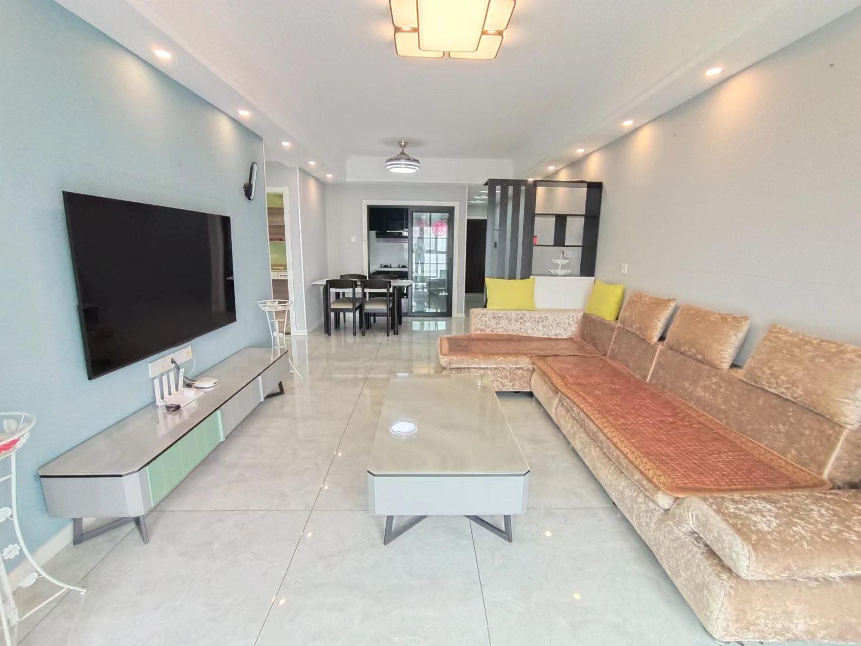 和悦城(蟠龙景苑) 3室2厅1卫 2500.0元/月 和悦城(蟠龙景苑) 3室2厅1卫 2500.0元/月室内图