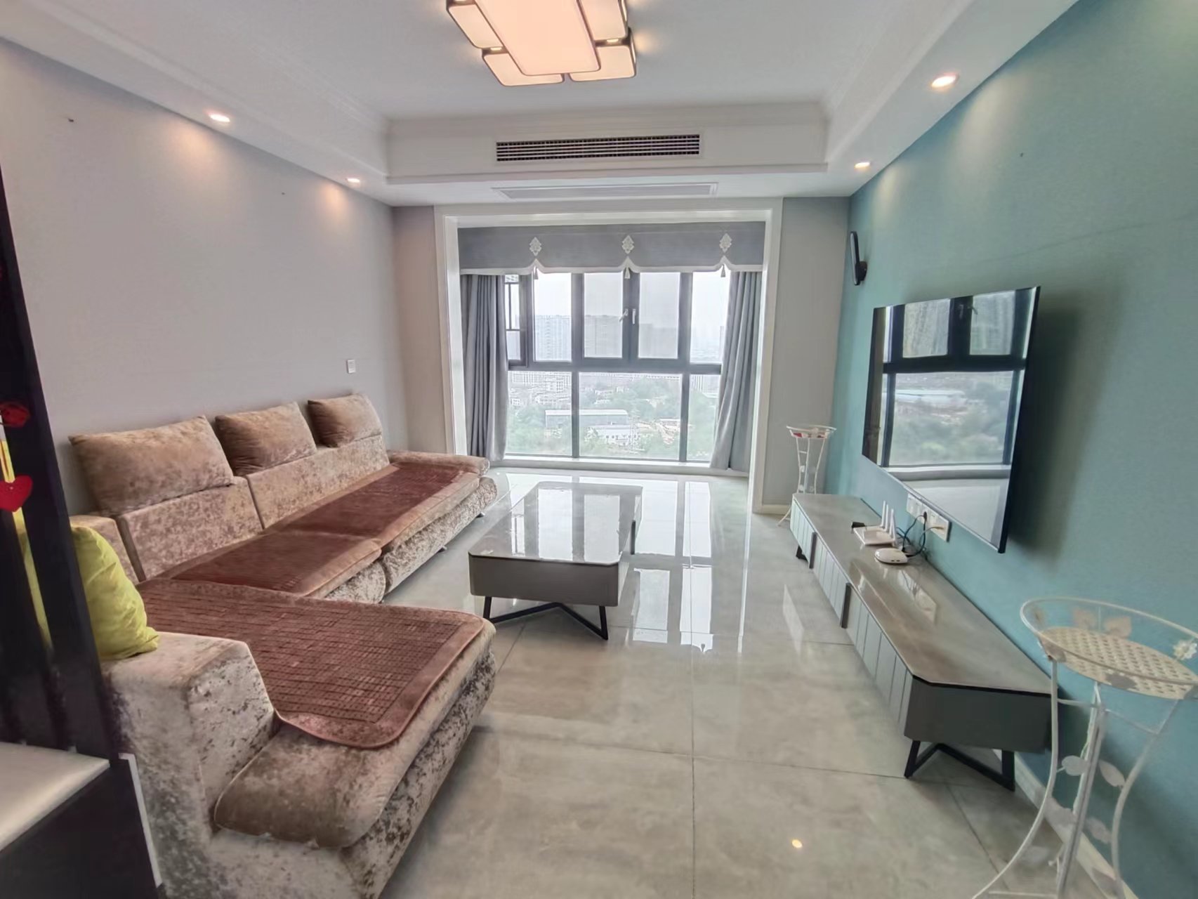 和悦城(蟠龙景苑) 3室2厅1卫 2500.0元/月 和悦城(蟠龙景苑) 3室2厅1卫 2500.0元/月室内图