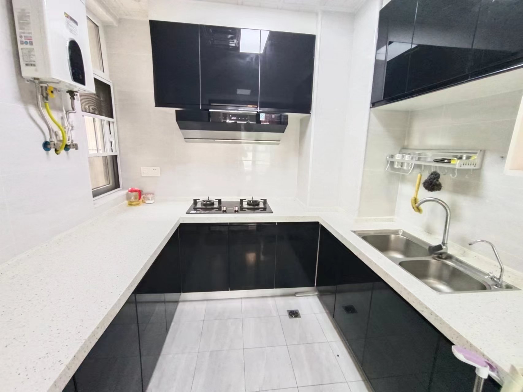 和悦城(蟠龙景苑) 3室2厅1卫 2500.0元/月 和悦城(蟠龙景苑) 3室2厅1卫 2500.0元/月室内图