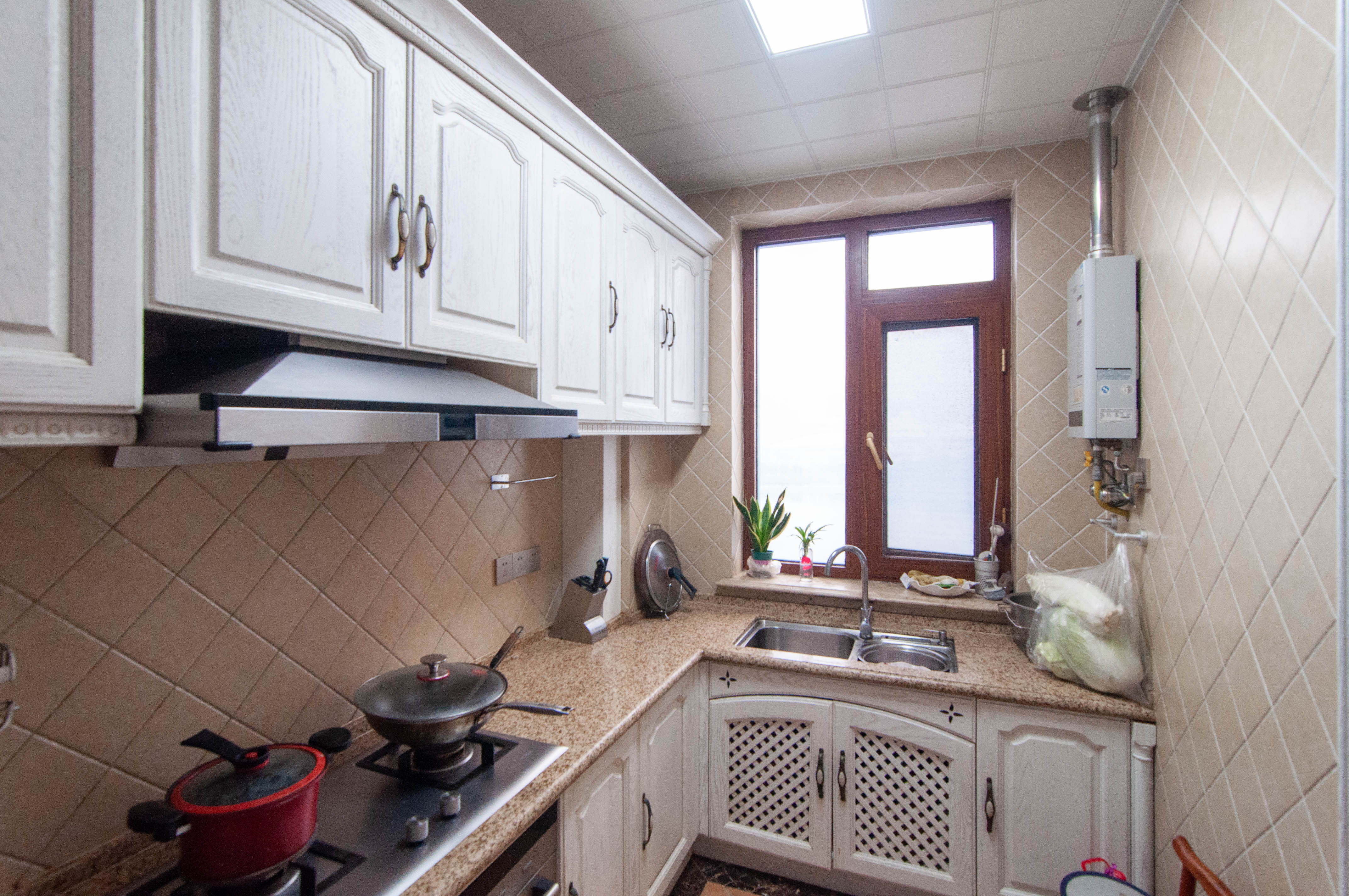 金茂梅溪湖  4室2厅2卫    350.0万 金茂梅溪湖  4室2厅2卫    350.0万厨房