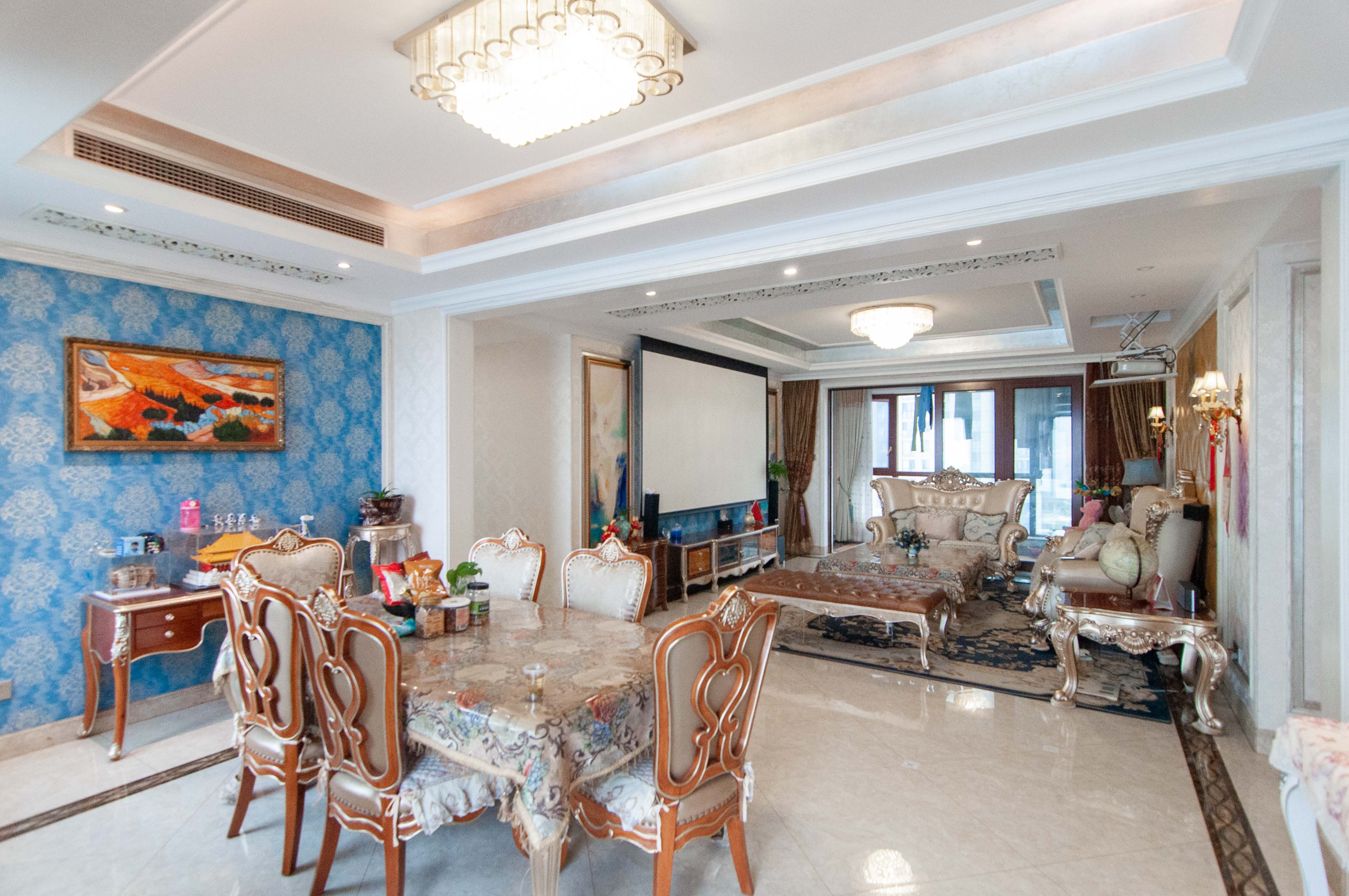 金茂梅溪湖  4室2厅2卫    350.0万 金茂梅溪湖  4室2厅2卫    350.0万客厅