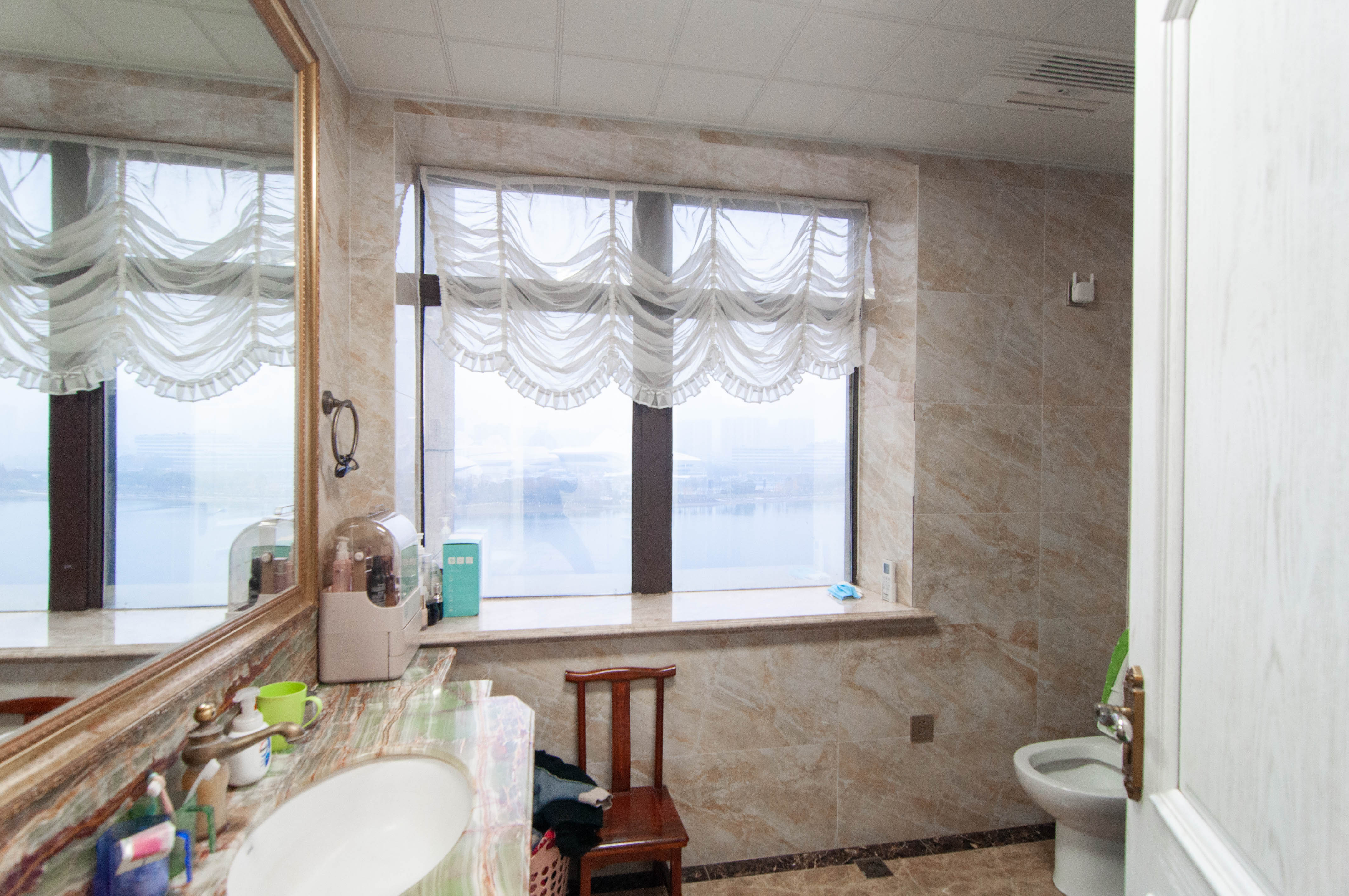 金茂梅溪湖  4室2厅2卫    350.0万 金茂梅溪湖  4室2厅2卫    350.0万卫生间