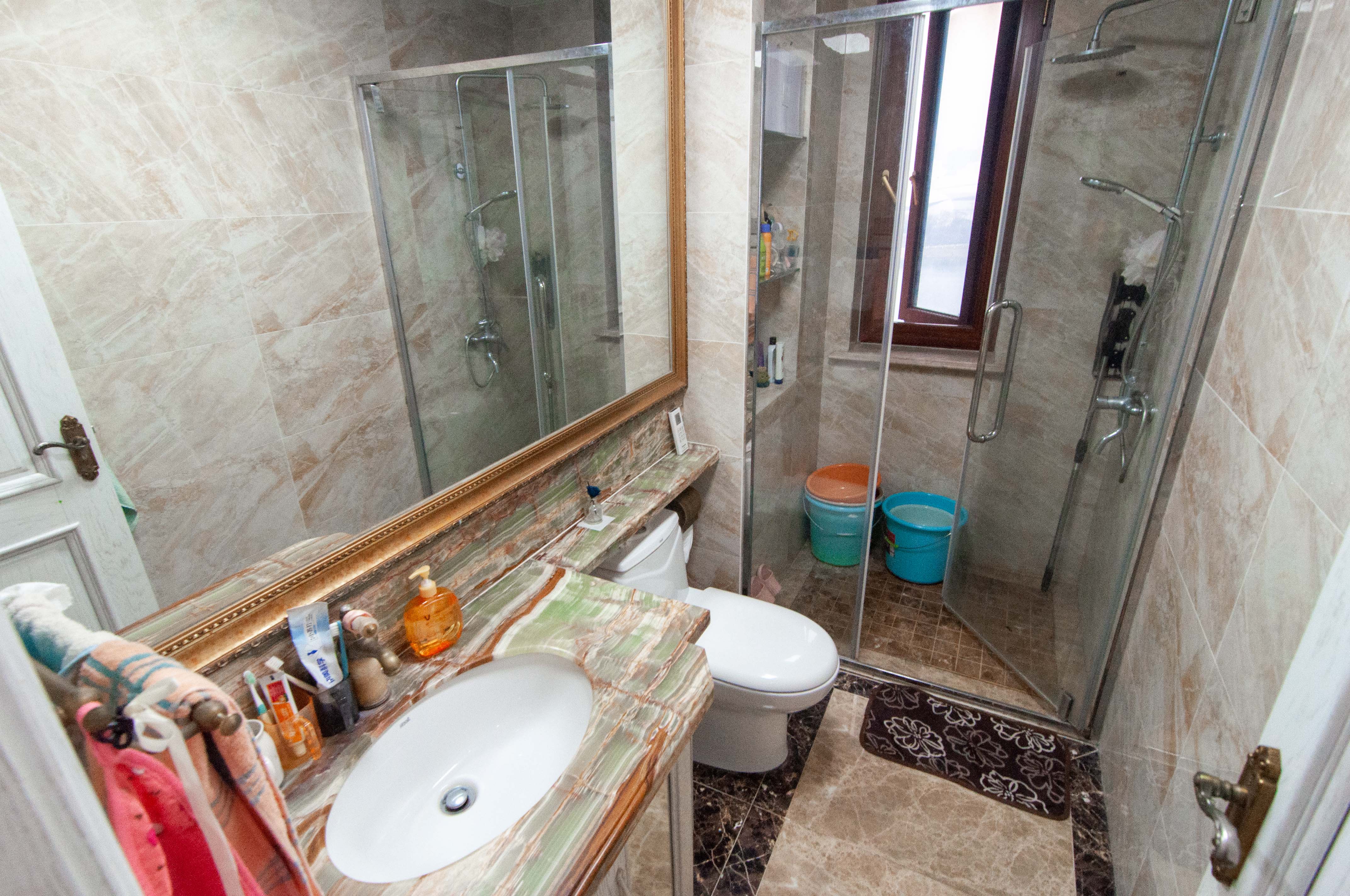 金茂梅溪湖  4室2厅2卫    350.0万 金茂梅溪湖  4室2厅2卫    350.0万卫生间