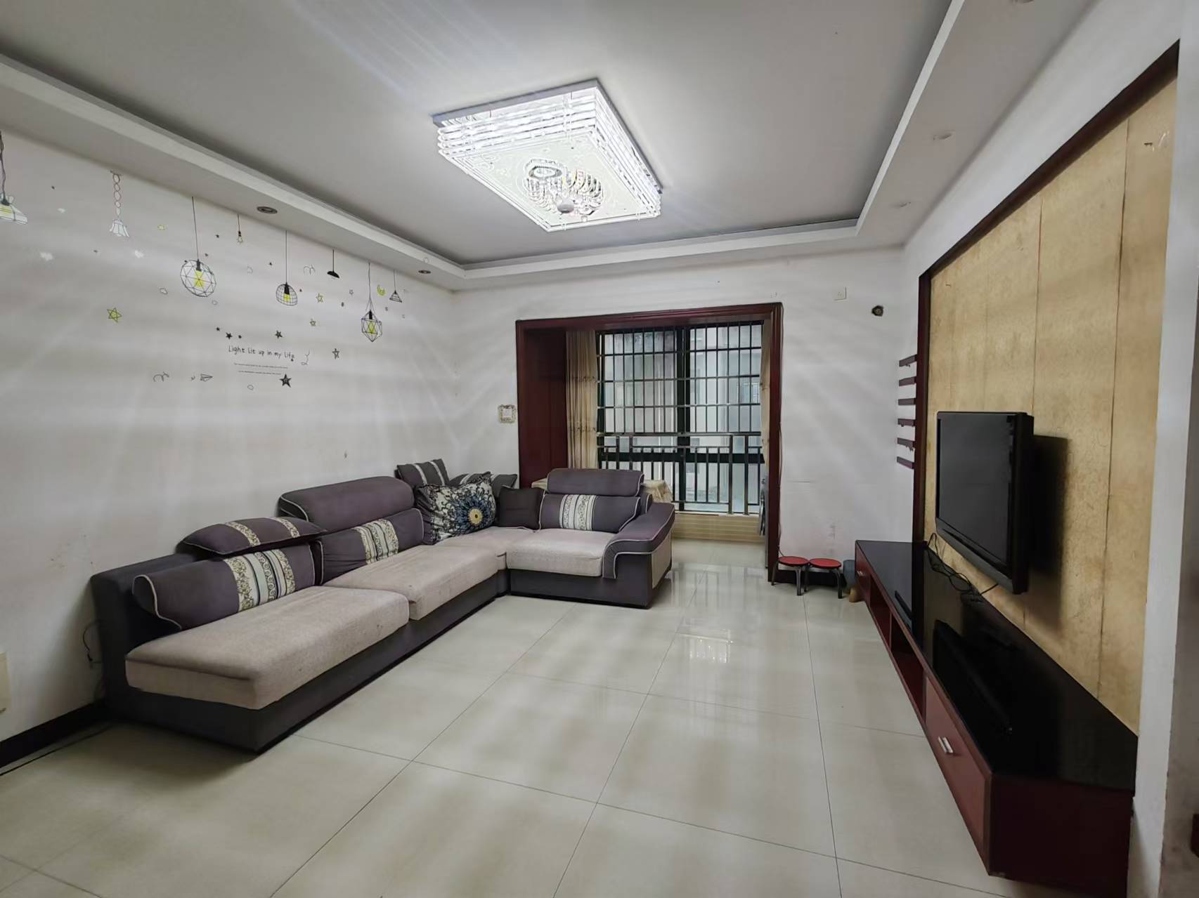 桃花里  3室2厅2卫    1800.0元/月 桃花里  3室2厅2卫    1800.0元/月室内图