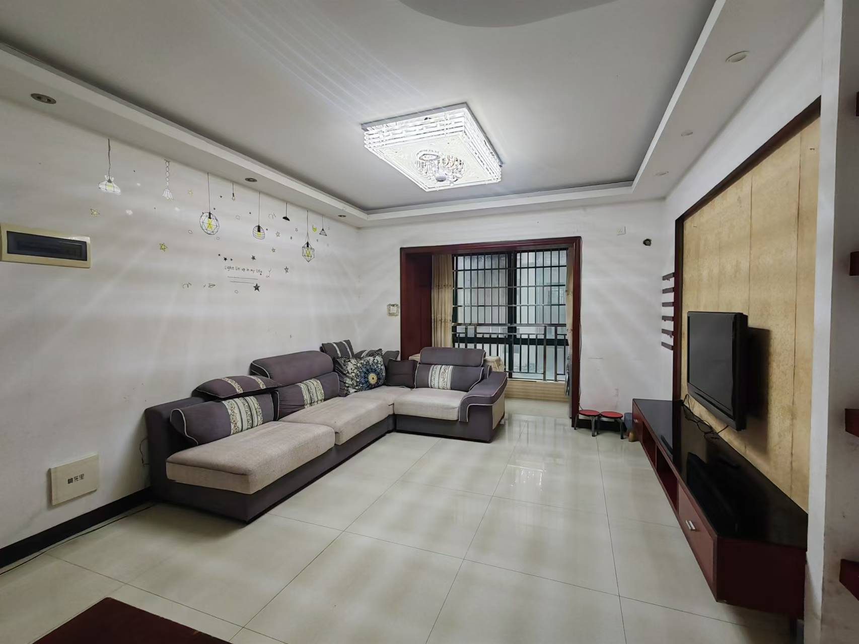 桃花里  3室2厅2卫    1800.0元/月 桃花里  3室2厅2卫    1800.0元/月室内图