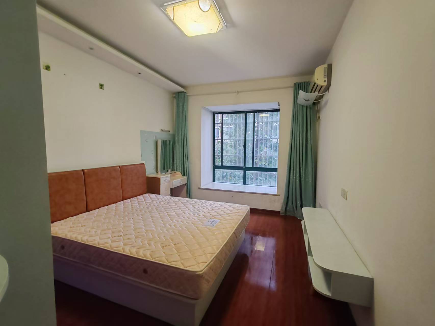 桃花里  3室2厅2卫    1800.0元/月 桃花里  3室2厅2卫    1800.0元/月室内图