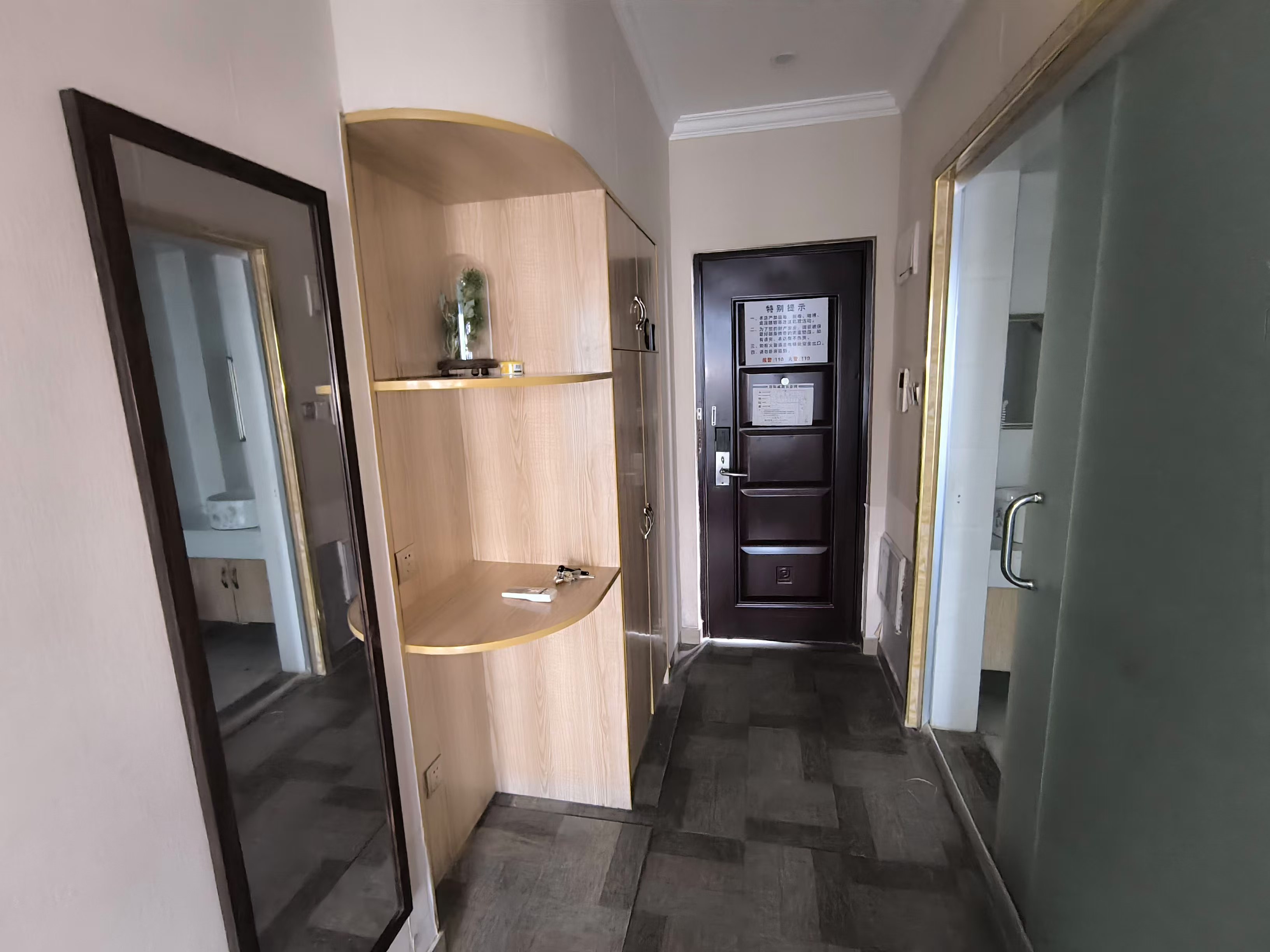 绿地中央广场 1室1厅1卫 1300.0元/月 绿地中央广场 1室1厅1卫 1300.0元/月室内图