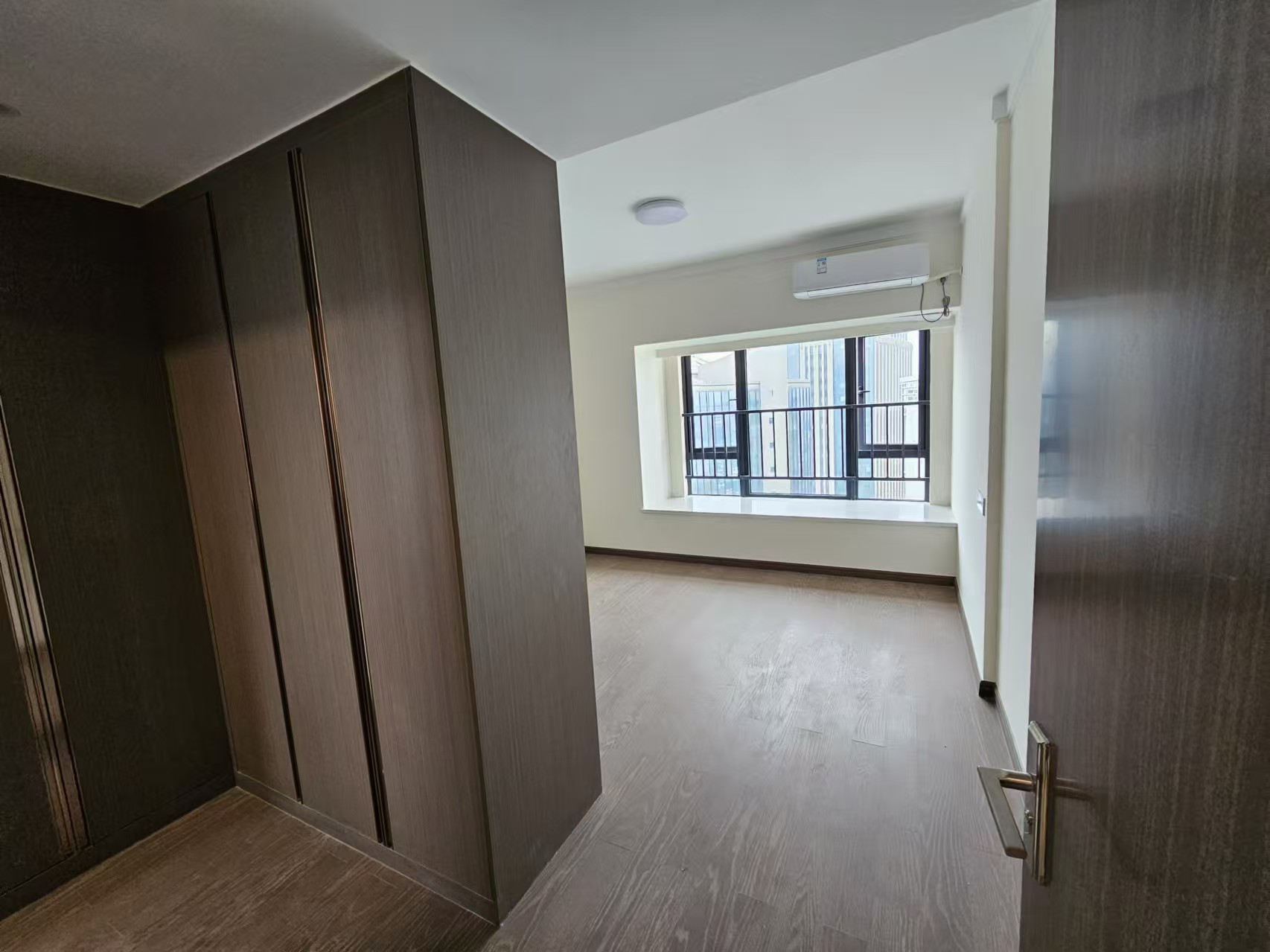 滨江府1913  4室2厅2卫    5500.0元/月室内图