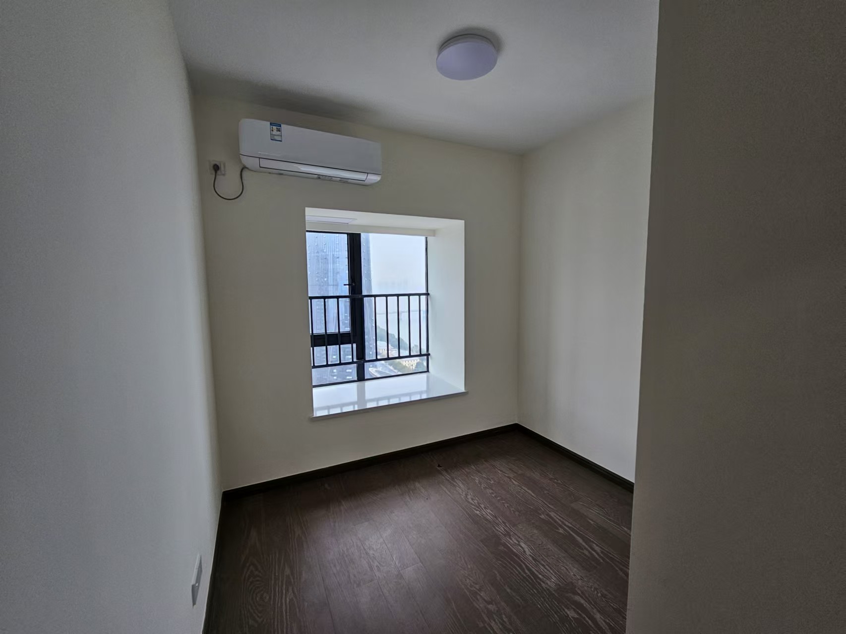 滨江府1913  4室2厅2卫    5500.0元/月室内图