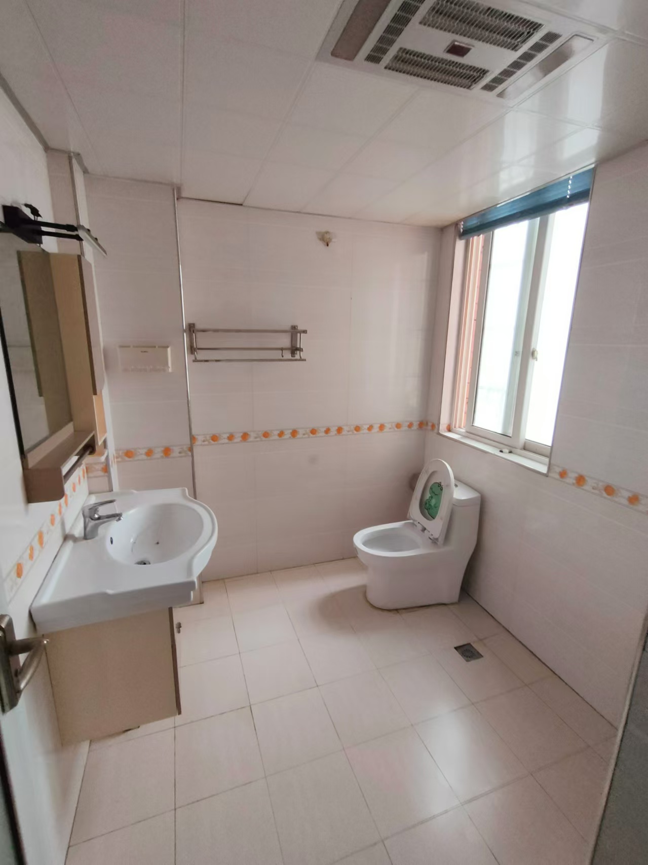 东门尚苑  3室2厅2卫    1800.0元/月室内图