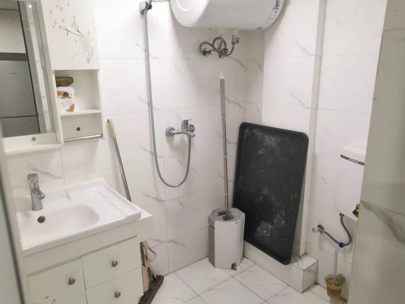 中建芙蓉嘉苑 1室1厅1卫 1700.0元/月 中建芙蓉嘉苑 1室1厅1卫 1700.0元/月室内图