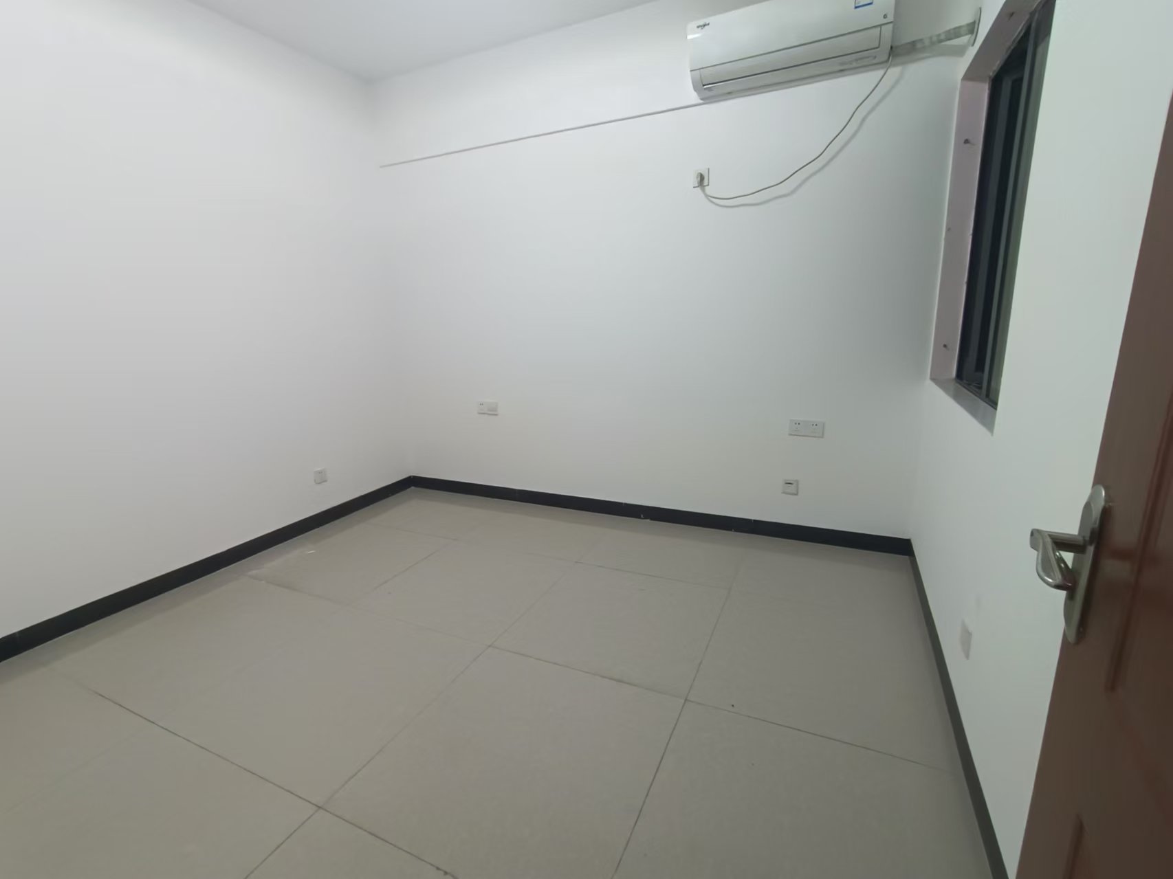 庐山春天 3室2厅1卫 2400.0元/月 庐山春天 3室2厅1卫 2400.0元/月室内图