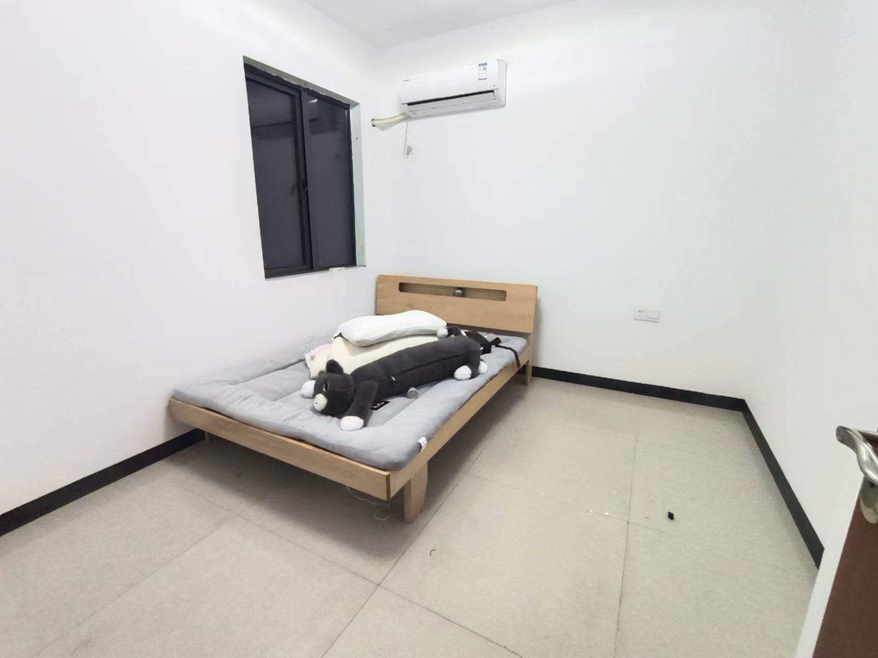 庐山春天 3室2厅1卫 2400.0元/月 庐山春天 3室2厅1卫 2400.0元/月室内图