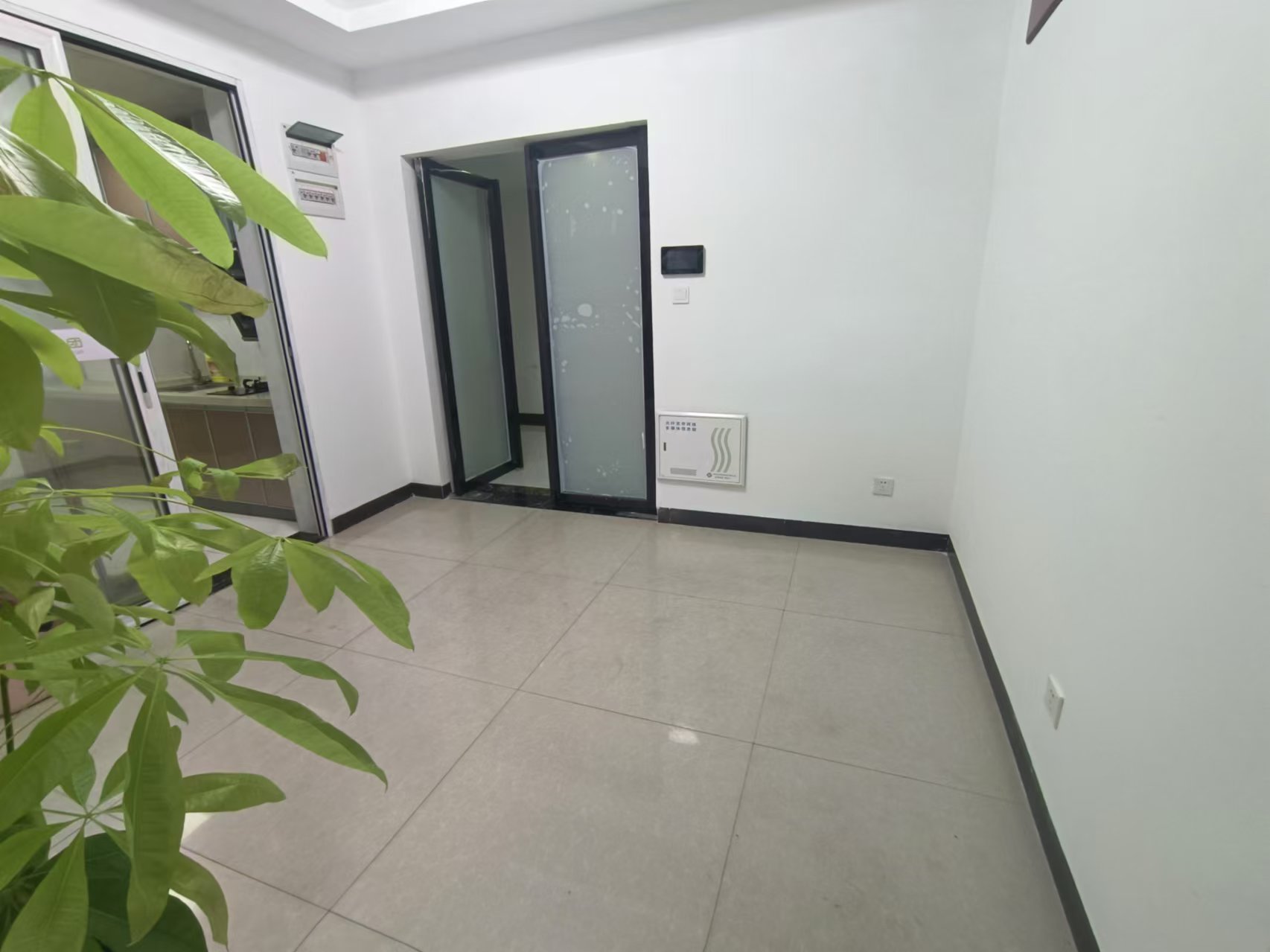 庐山春天 3室2厅1卫 2400.0元/月 庐山春天 3室2厅1卫 2400.0元/月室内图