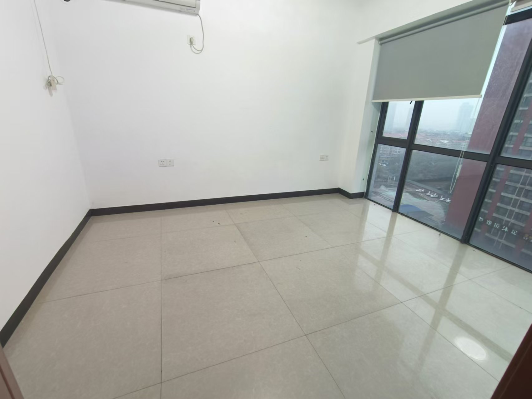 庐山春天 3室2厅1卫 2400.0元/月 庐山春天 3室2厅1卫 2400.0元/月室内图