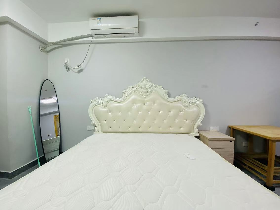 佳兆业云顶梅溪湖(佳兆业梅溪荟)  1室1厅1卫    1400.0元/月 佳兆业云顶梅溪湖(佳兆业梅溪荟)  1室1厅1卫    1400.0元/月