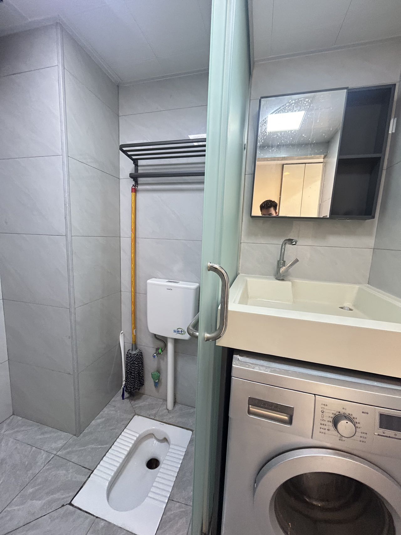 阿舍南2号(花之林大厦)  1室1厅1卫    900.0元/月 阿舍南2号(花之林大厦)  1室1厅1卫    900.0元/月室内图