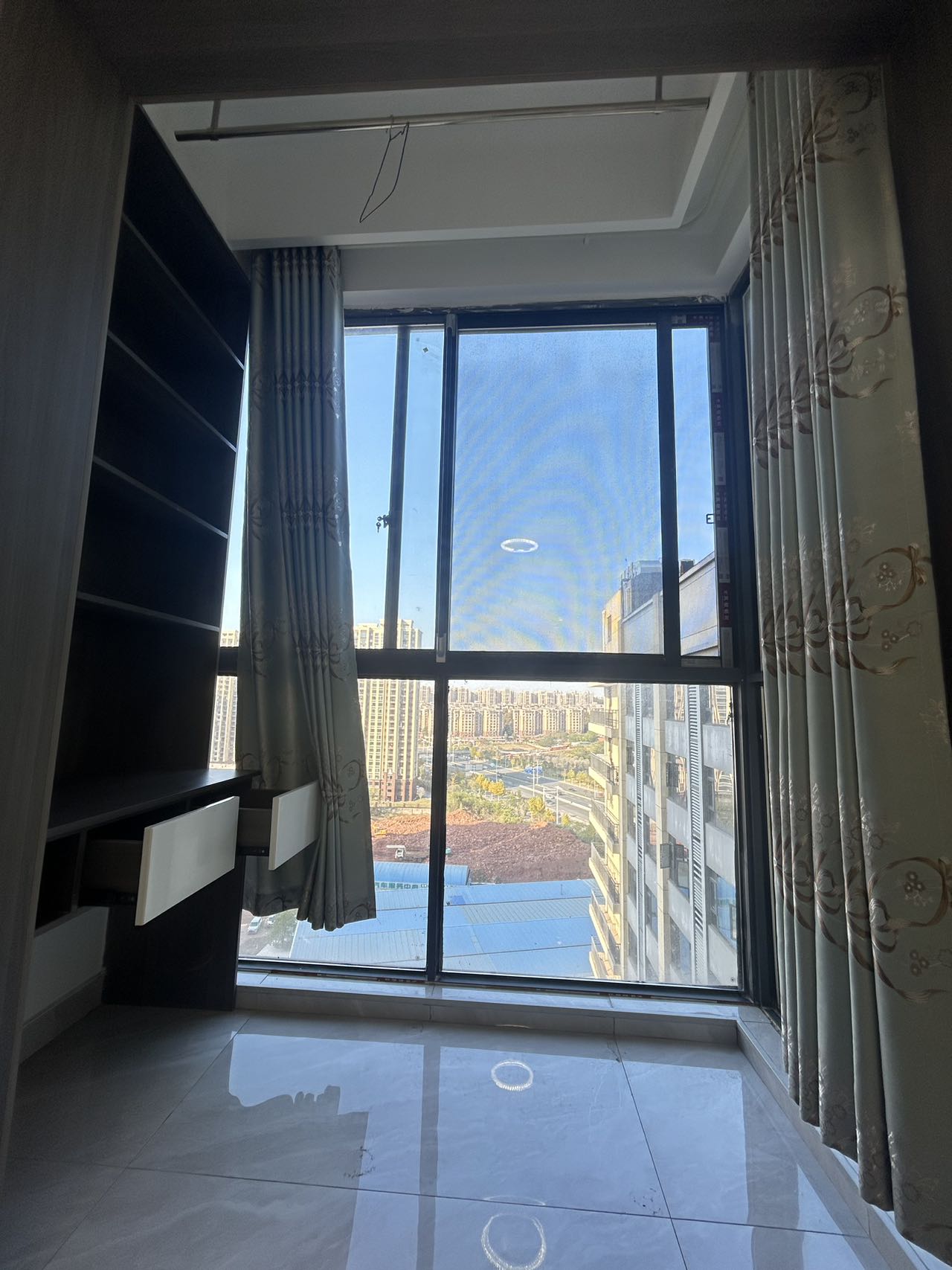 阿舍南2号(花之林大厦)  1室1厅1卫    900.0元/月 阿舍南2号(花之林大厦)  1室1厅1卫    900.0元/月室内图